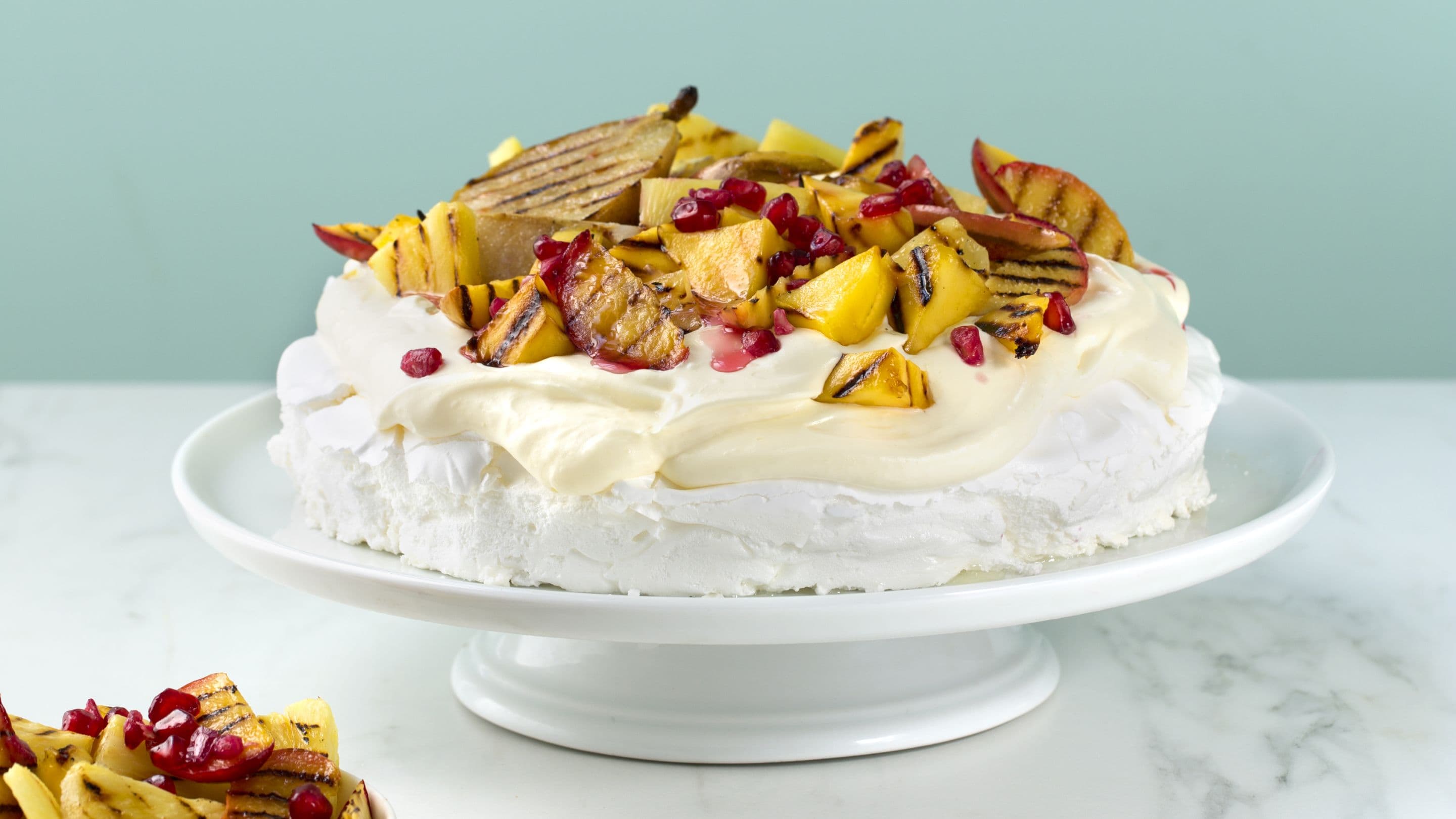 Pavlova med grillet frukt