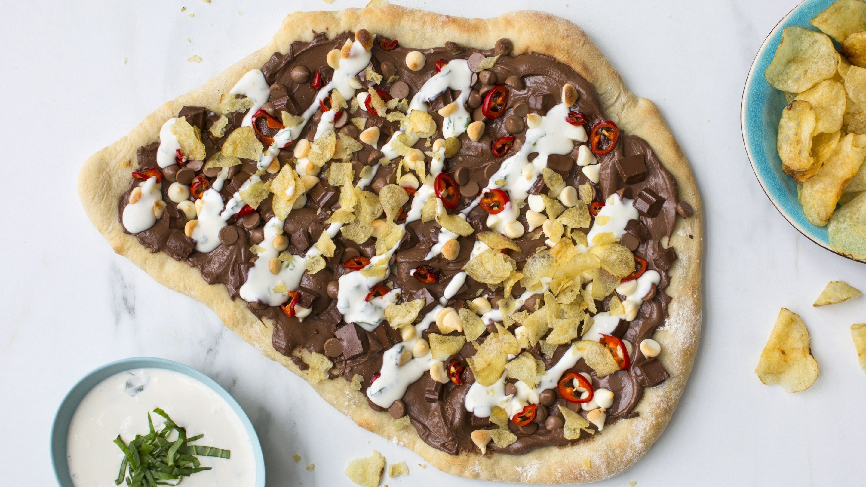 Sjokoladepizza med potetgull og chili