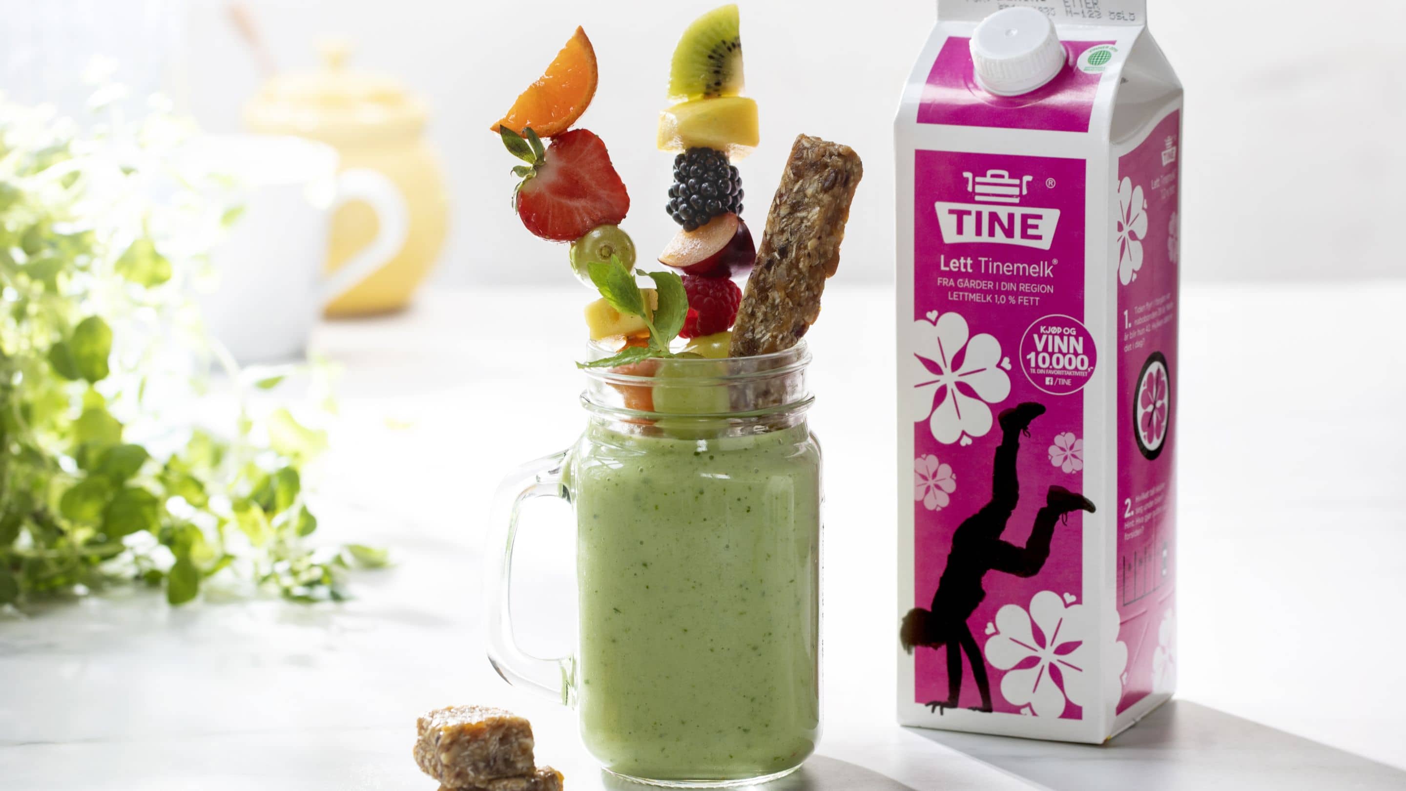 Milkshake med avokado, spinat og ananas