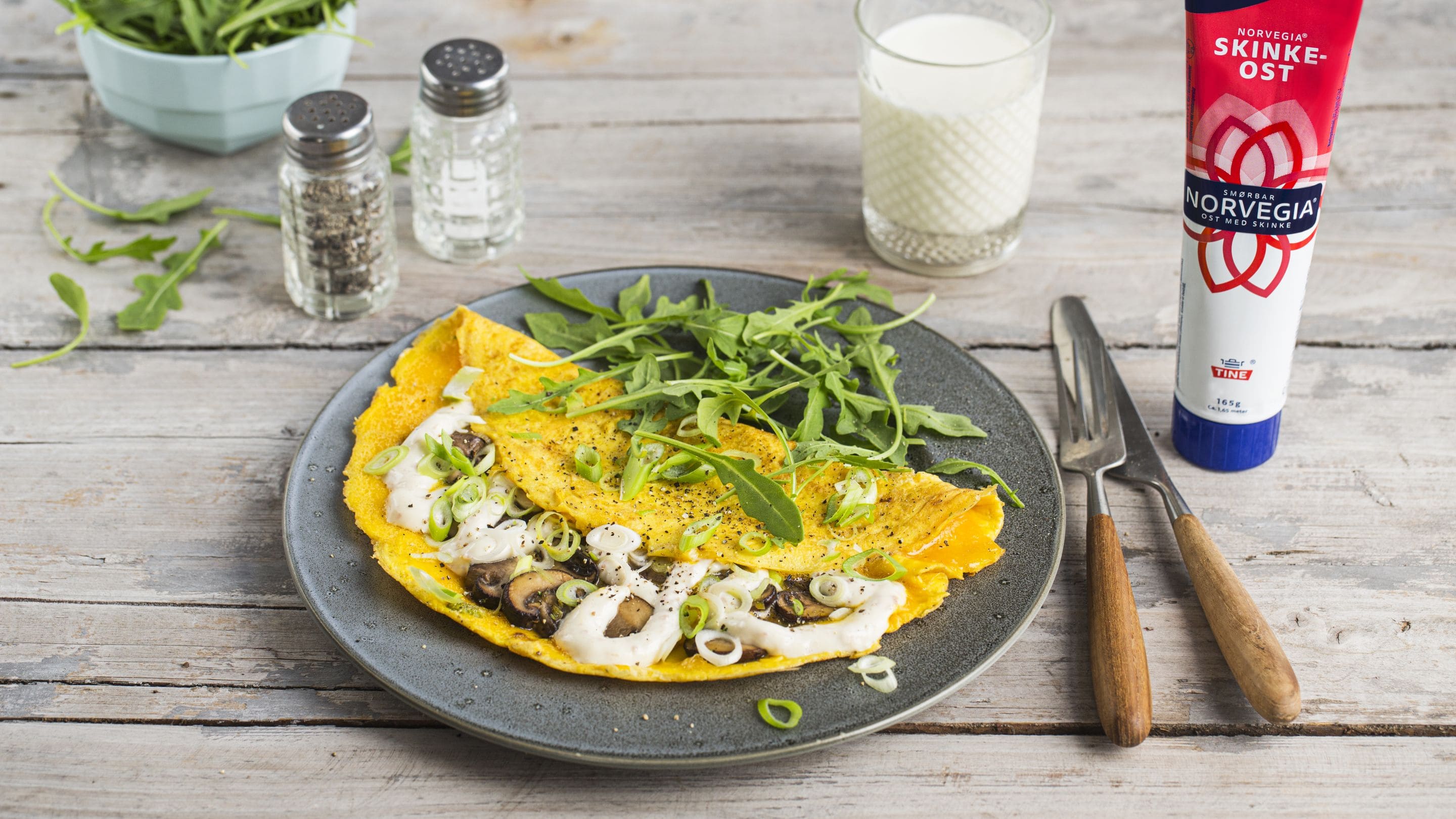 Omelett med sopp og Norvegia® skinkeost