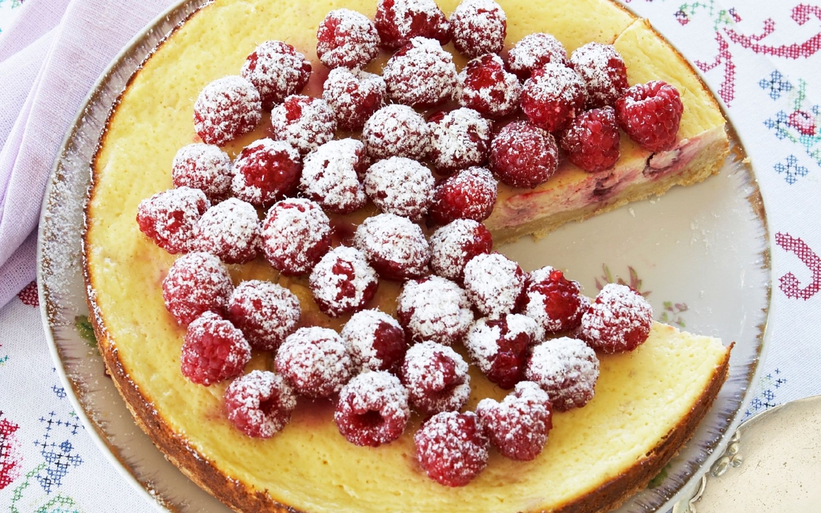 Ostekake med bær