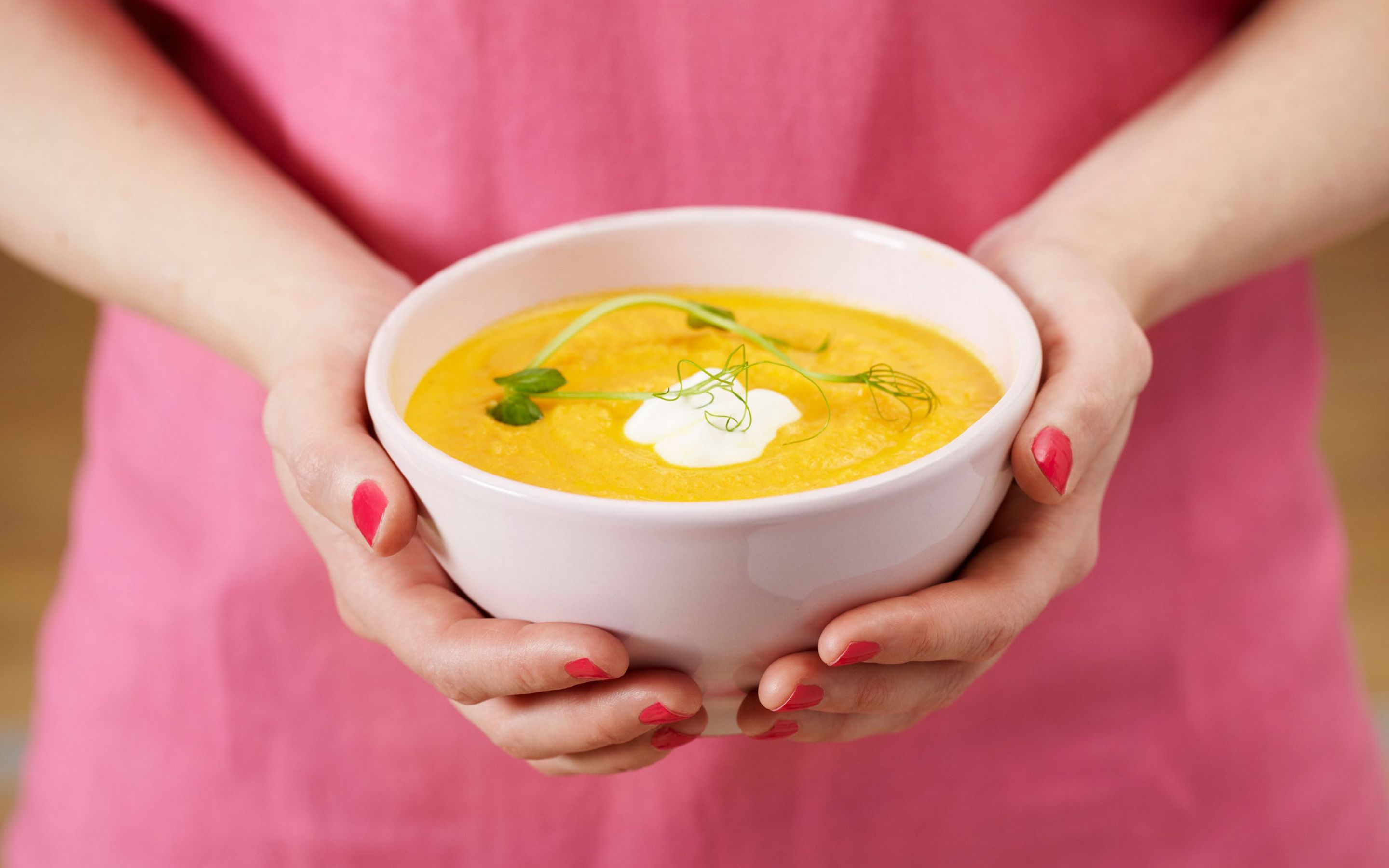 Gulrotsuppe med kanel og yoghurt