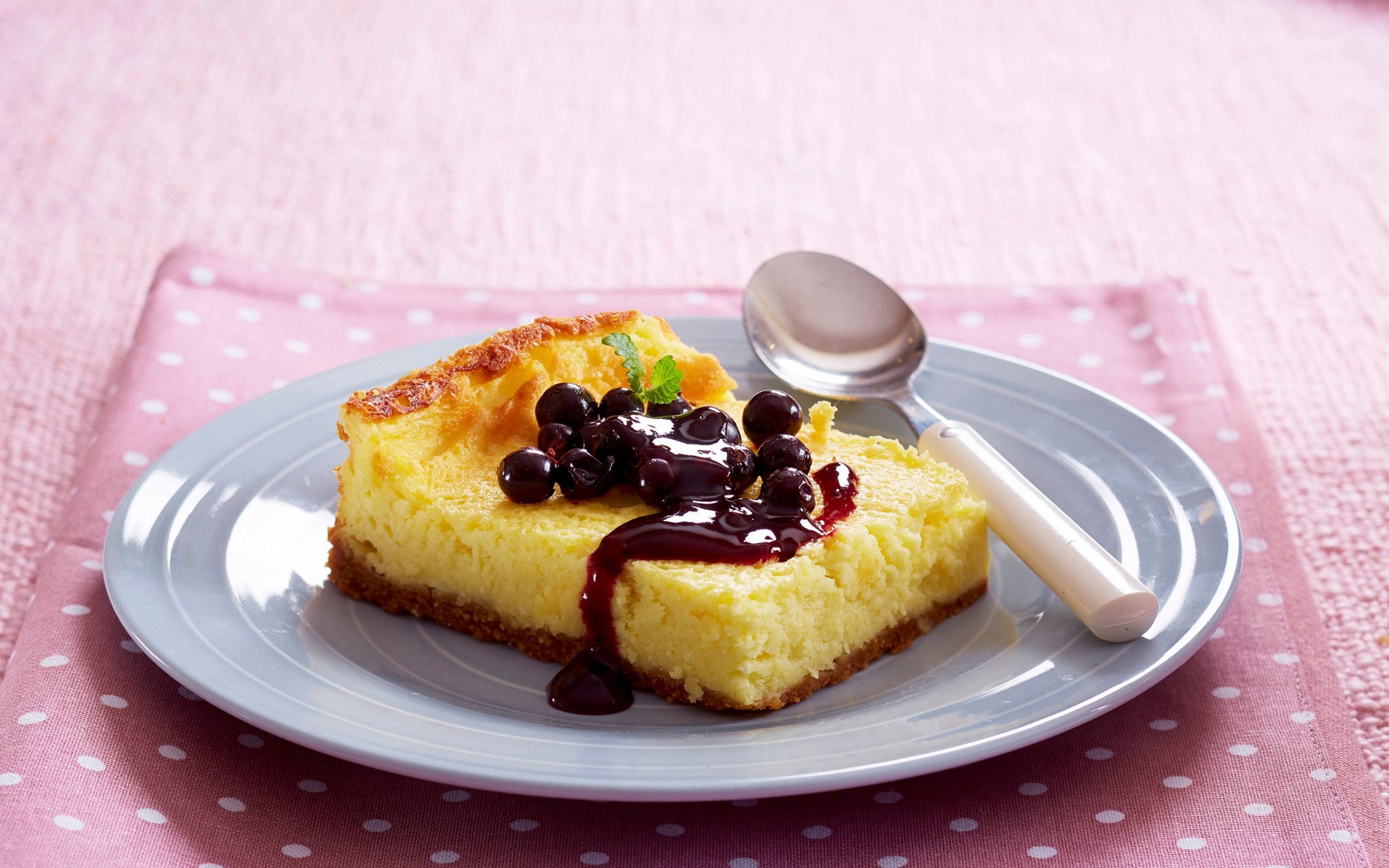 Ostekake med solbær