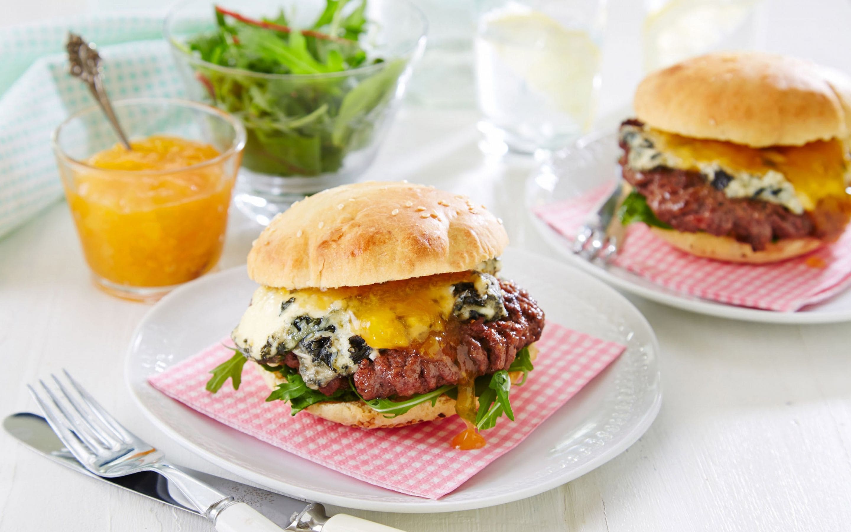 Burger med blåmuggost