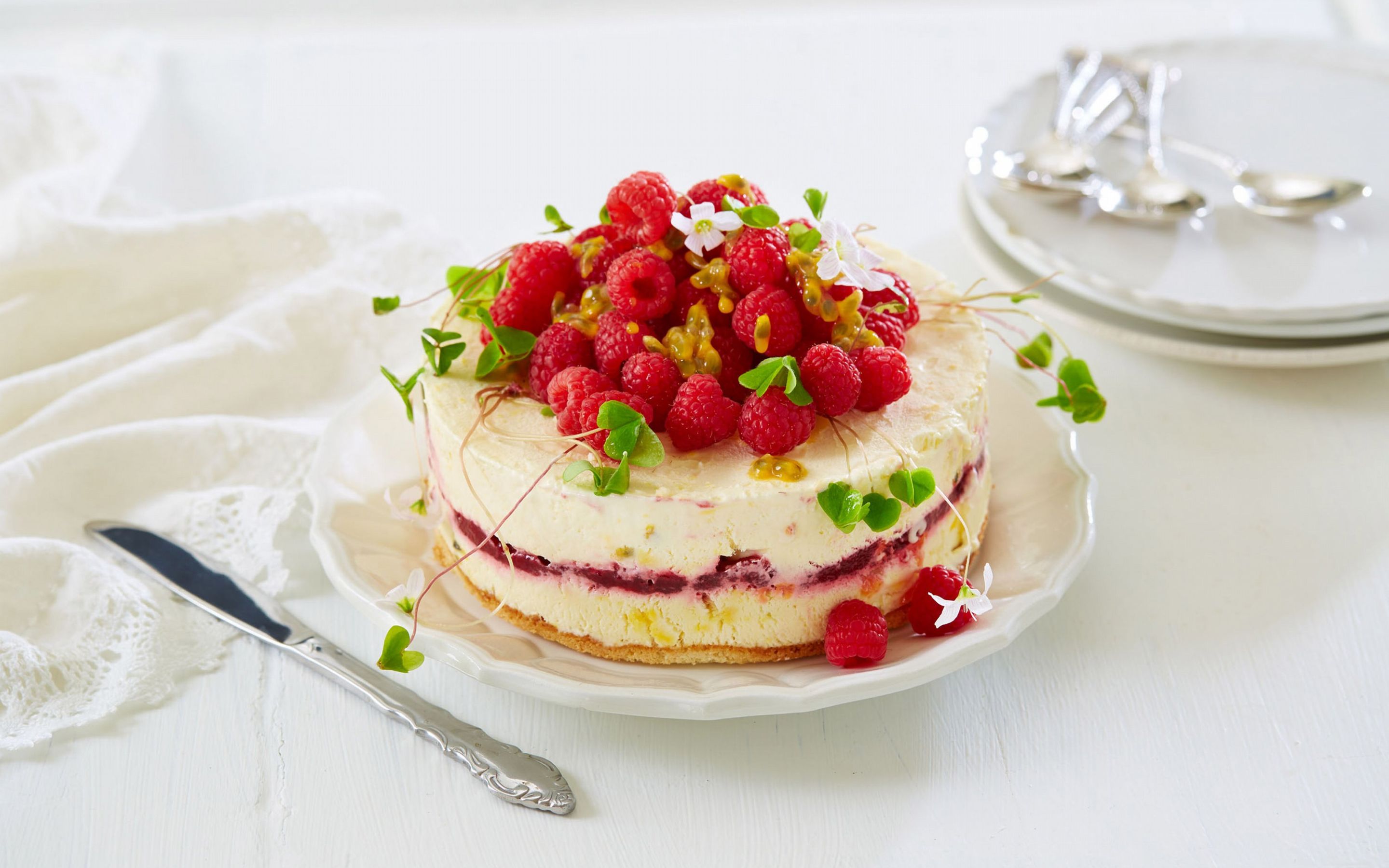 Iskake med pasjonsfrukt