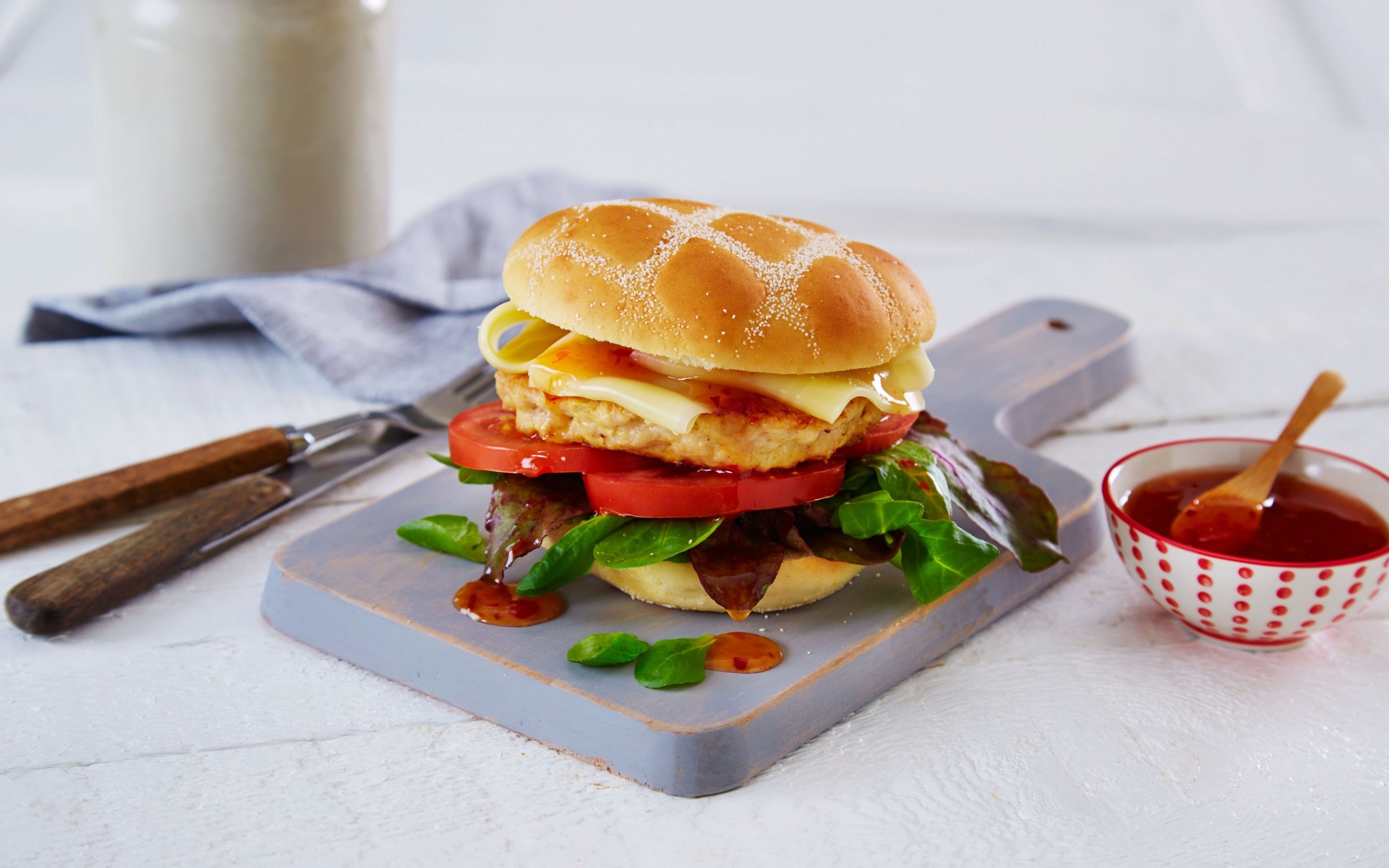 Kyllingburger med salat