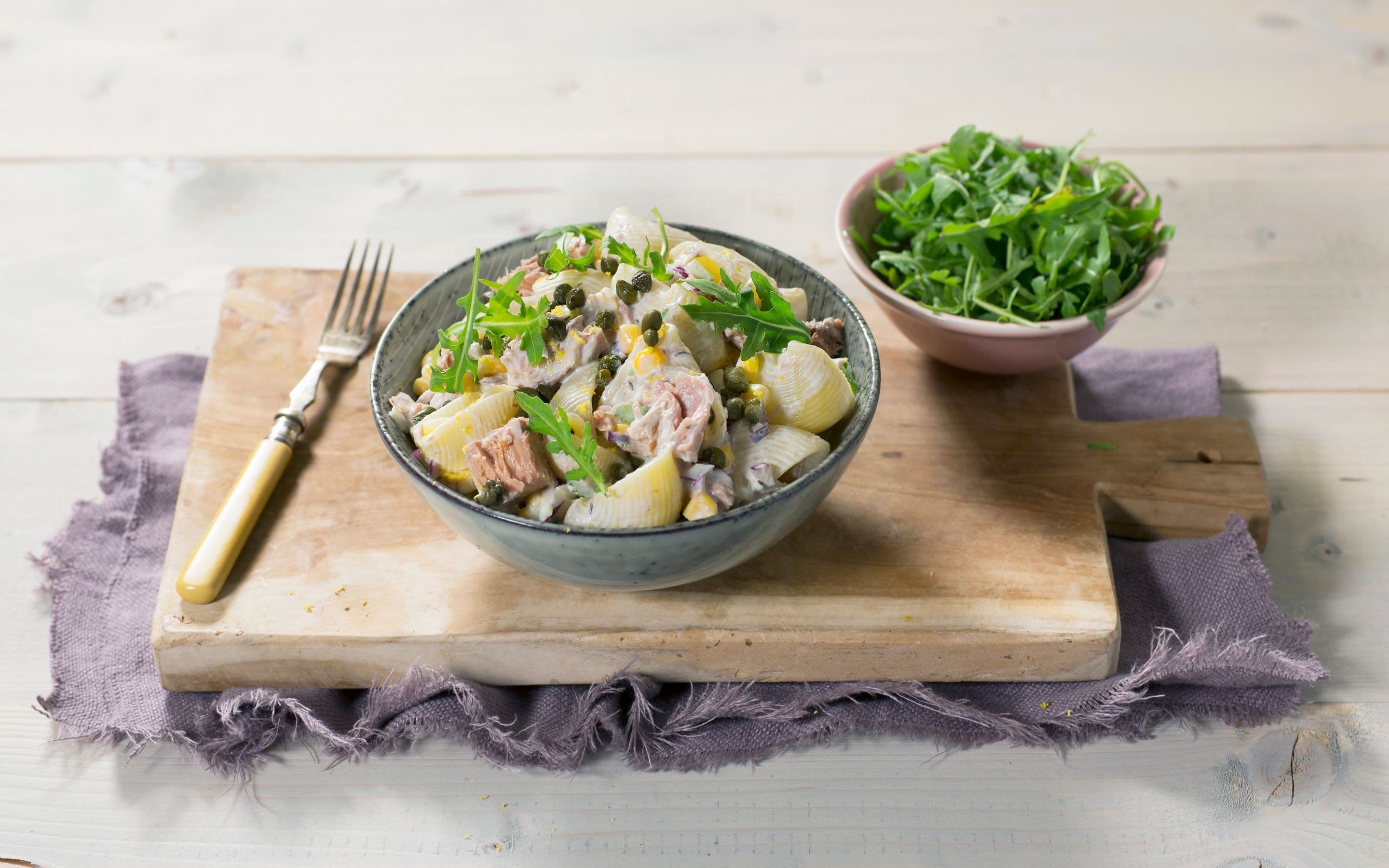 Kremet pastasalat med tunfisk