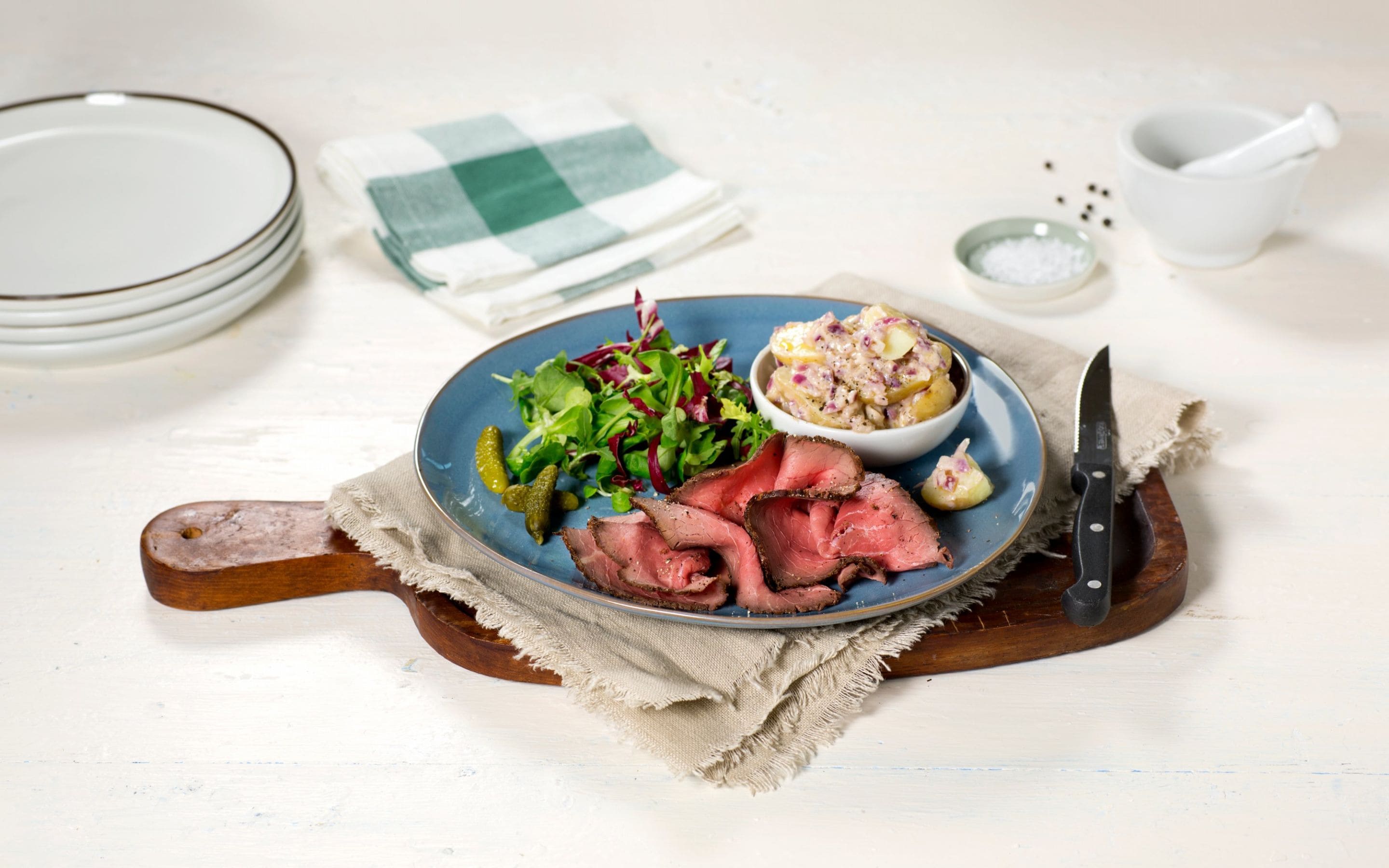 Kremet potetsalat med roastbeef