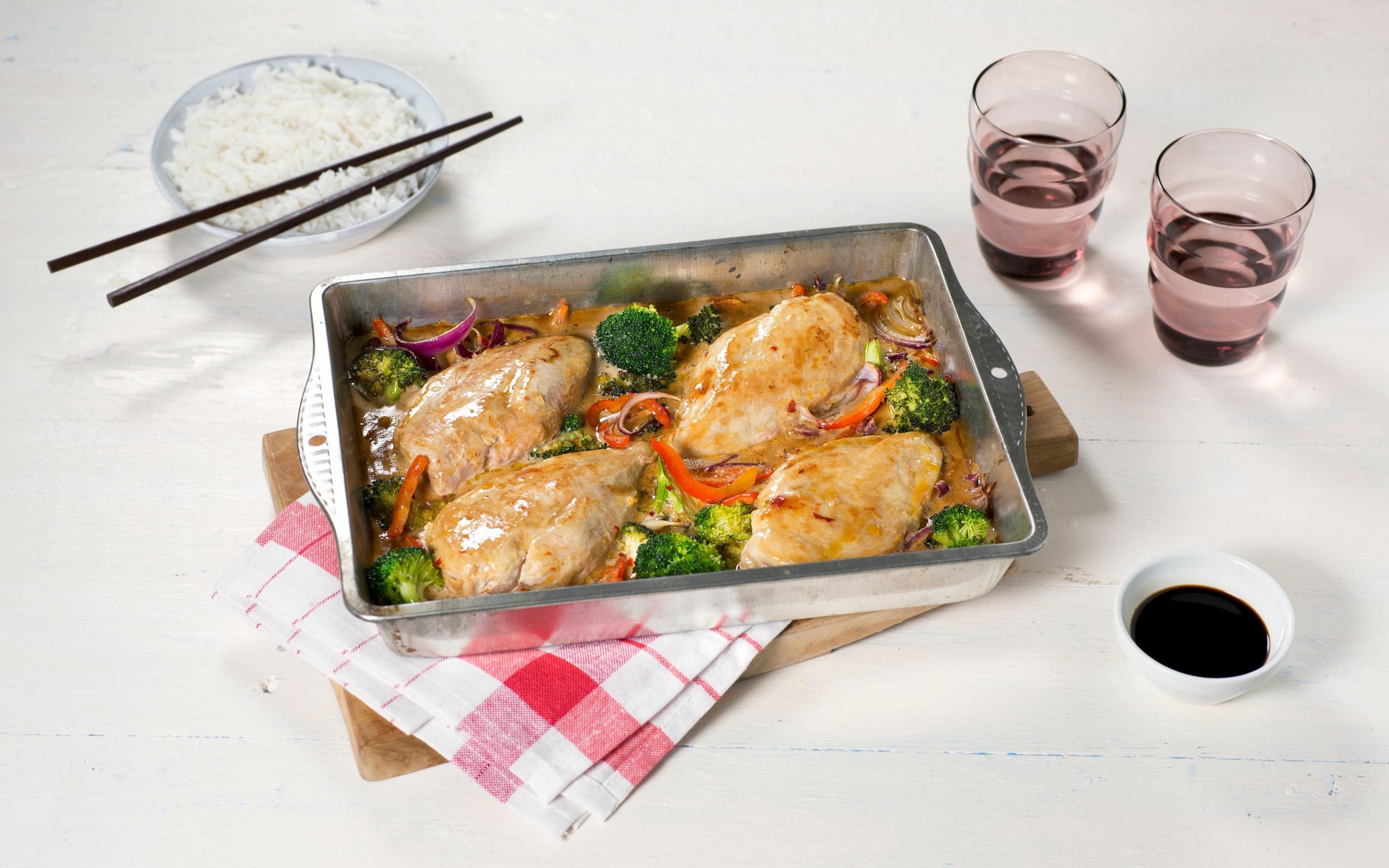 Ovnsbakt kyllingfilet med asiatisk fløtesaus