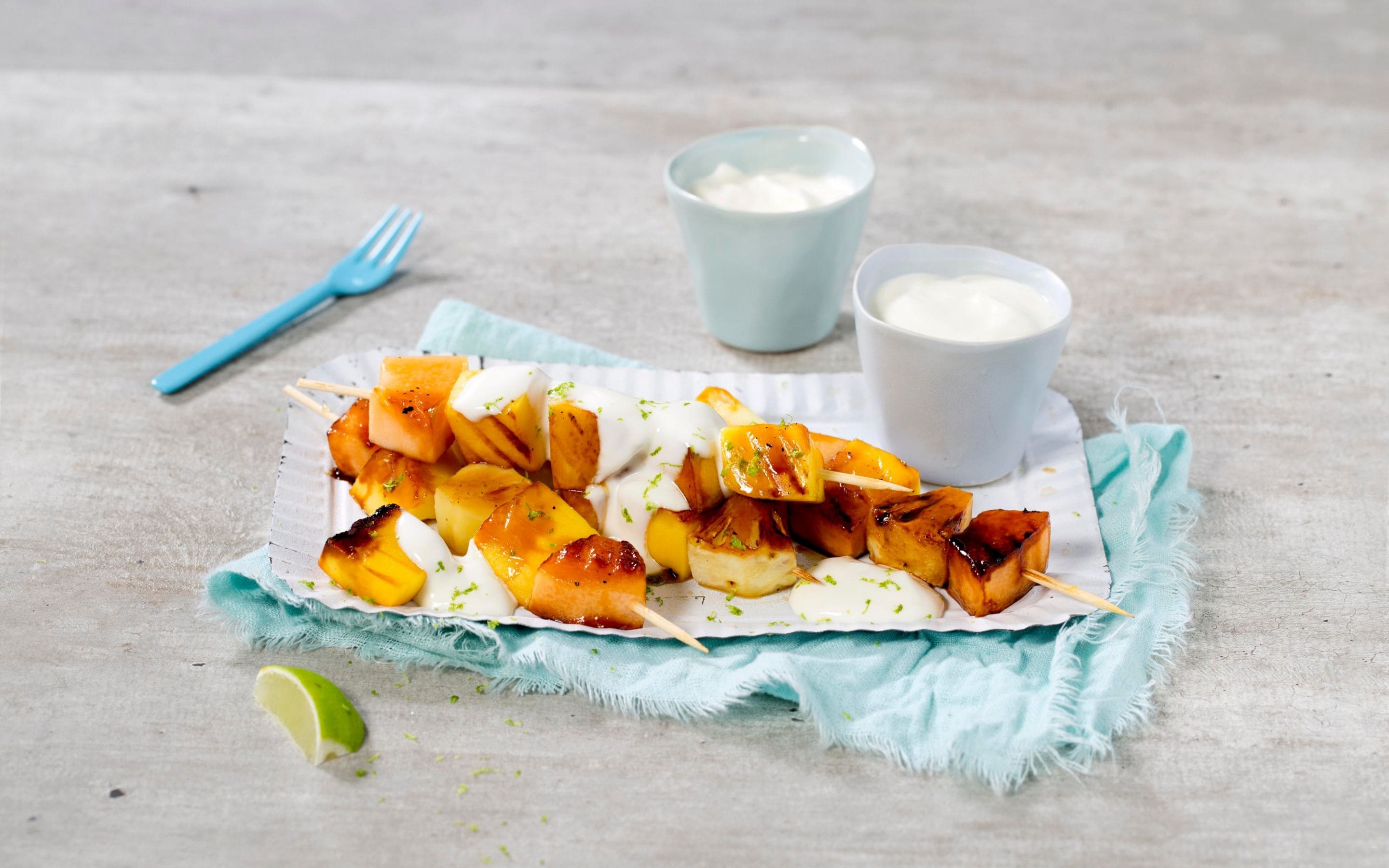 Grilla frukt med limekesam