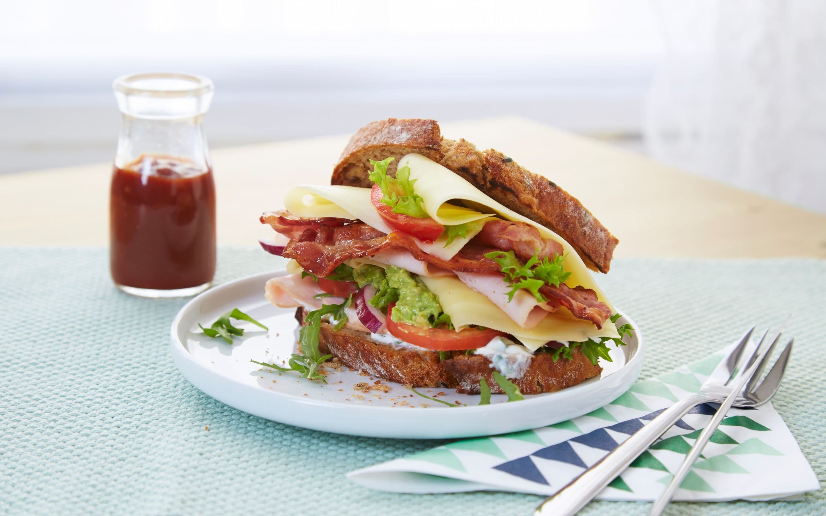 Club Sandwich med avokadomos