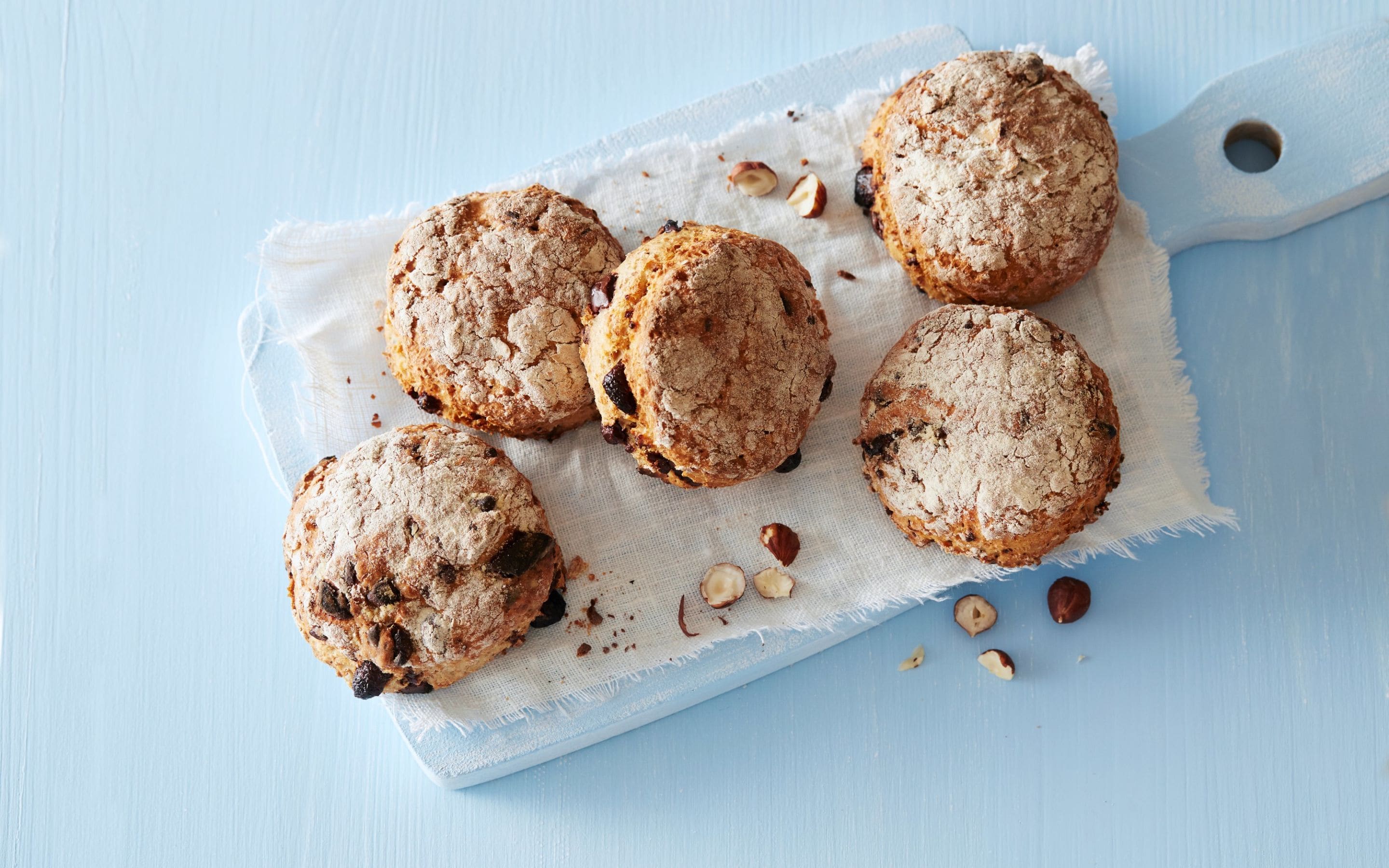 Grove scones med nøtter og sjokolade