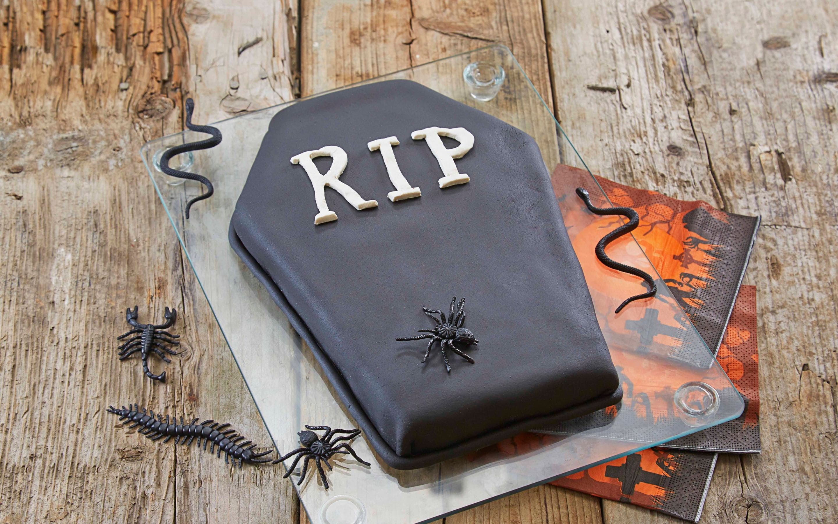 Skummel gravsteinkake til halloween