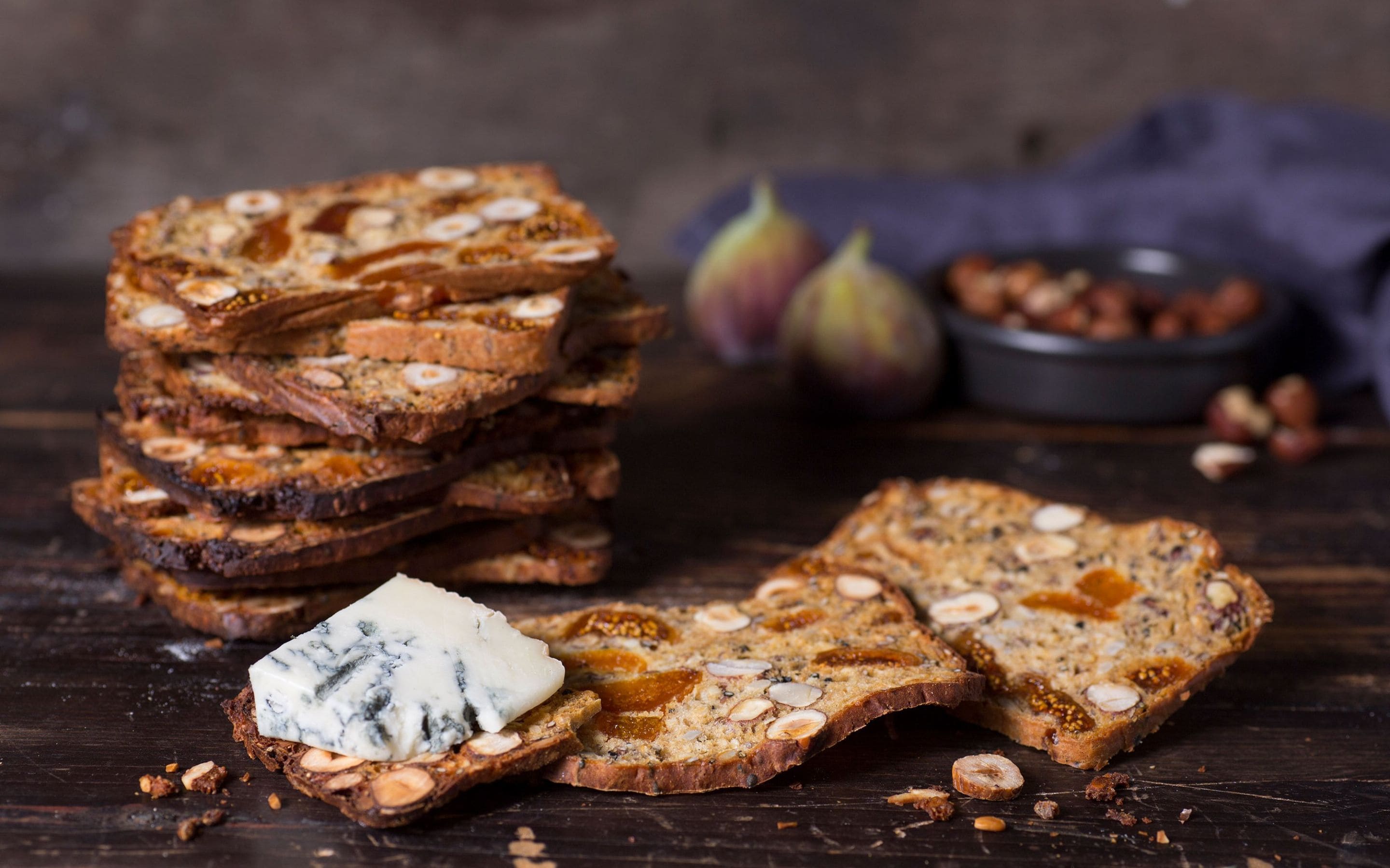 Hasselnøtt- og fikencrisp