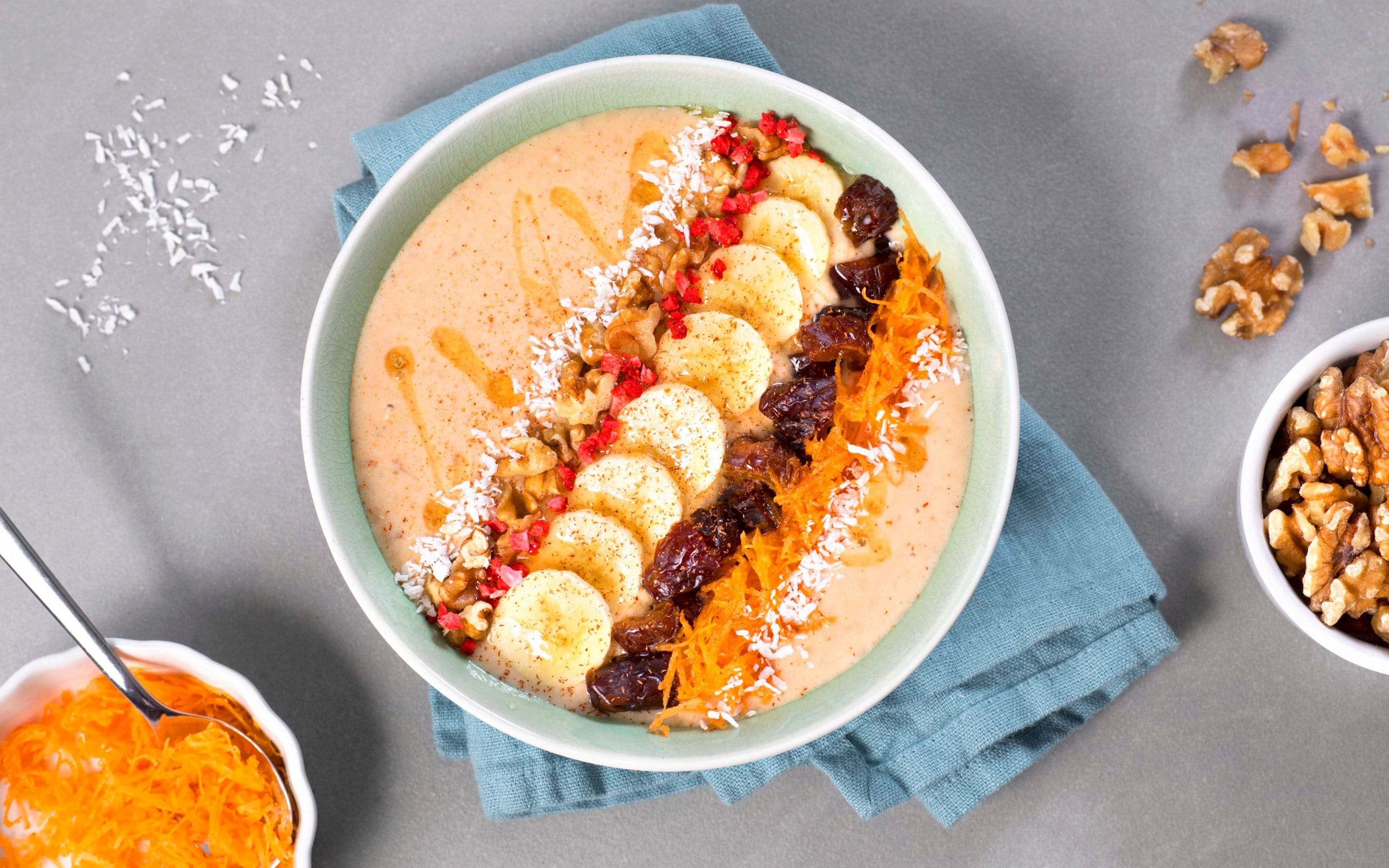 Smoothie bowl med gulrot og kokos