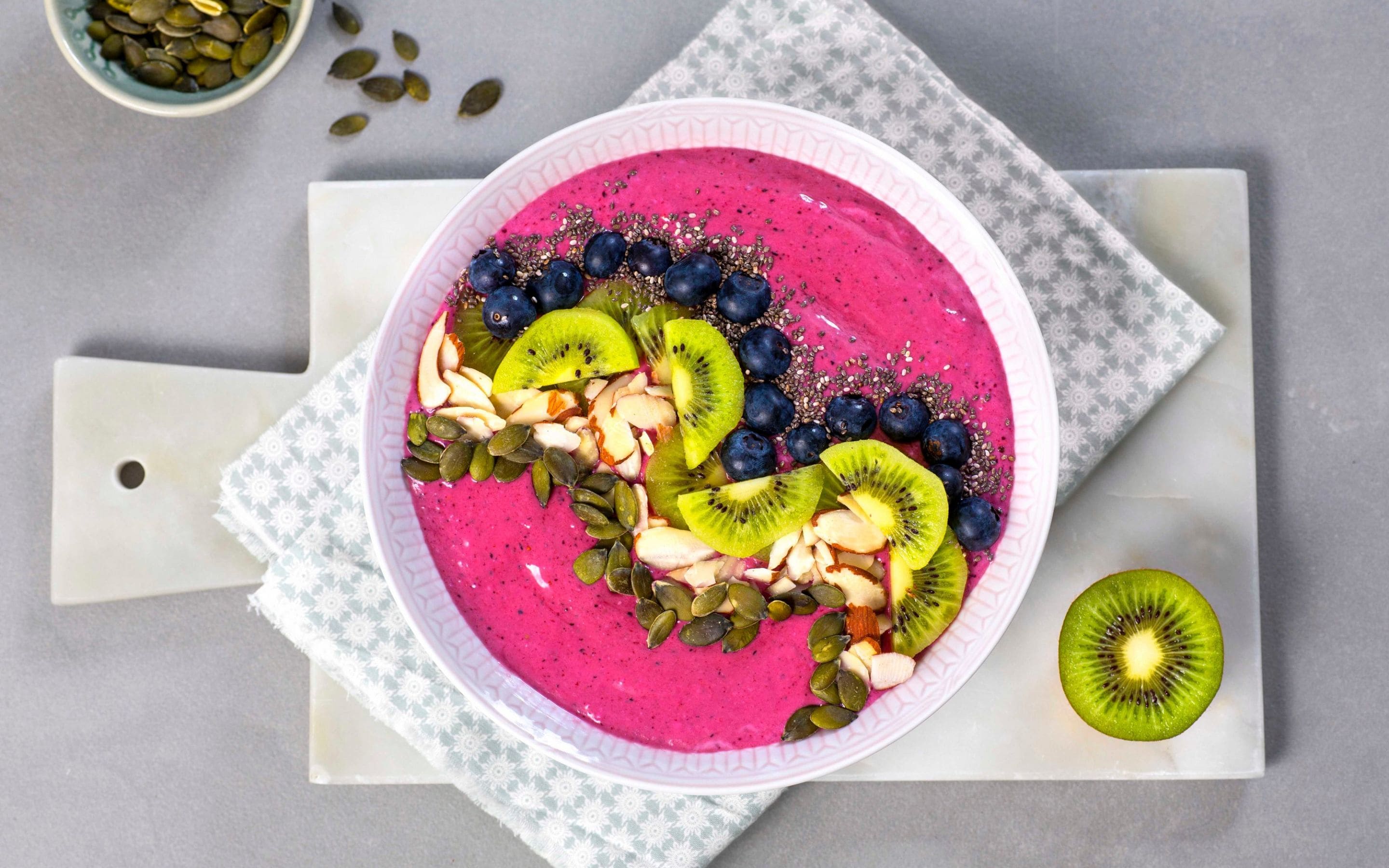 Smoothie bowl med skogsbær