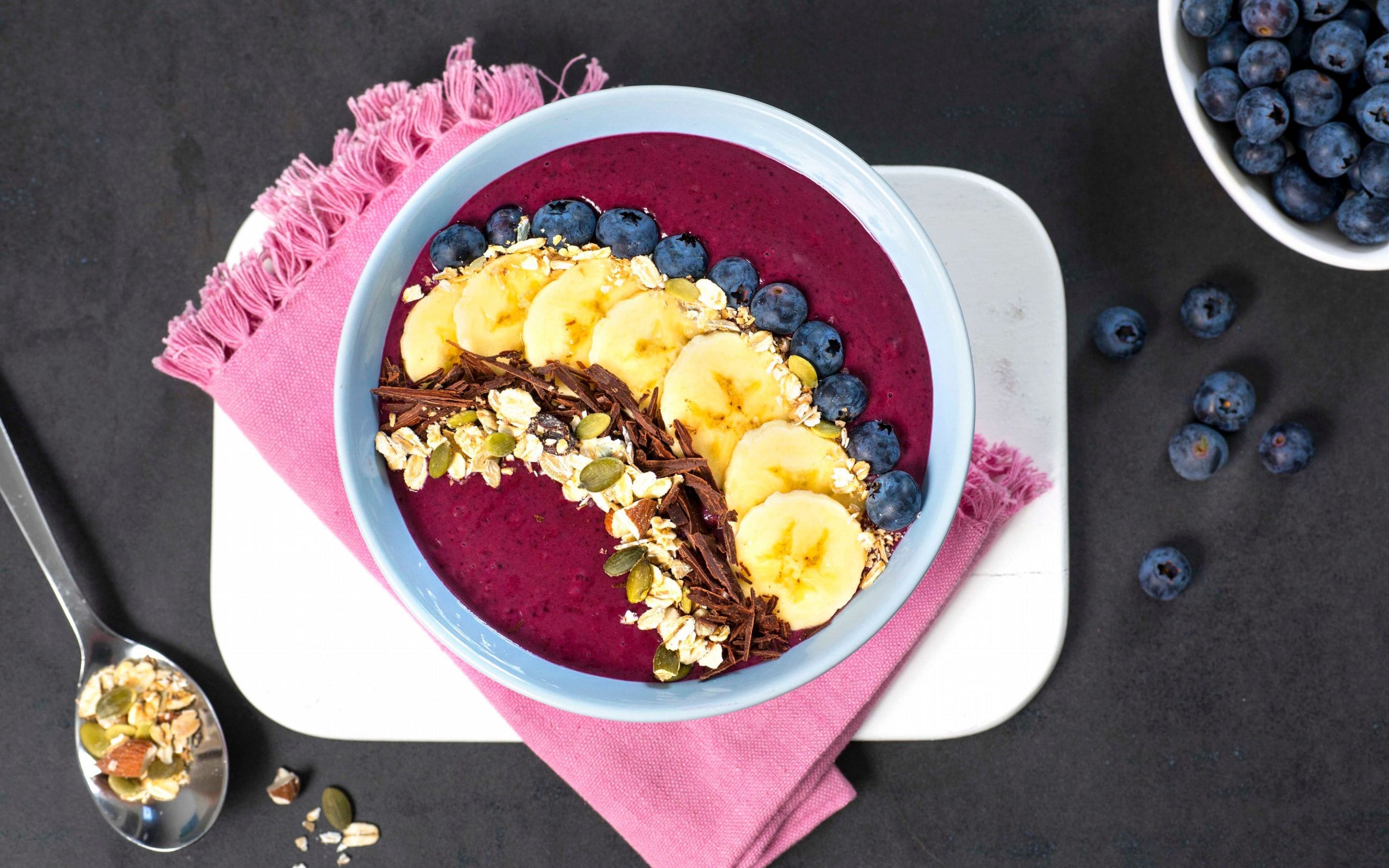 Smoothie bowl med acai og blåbær