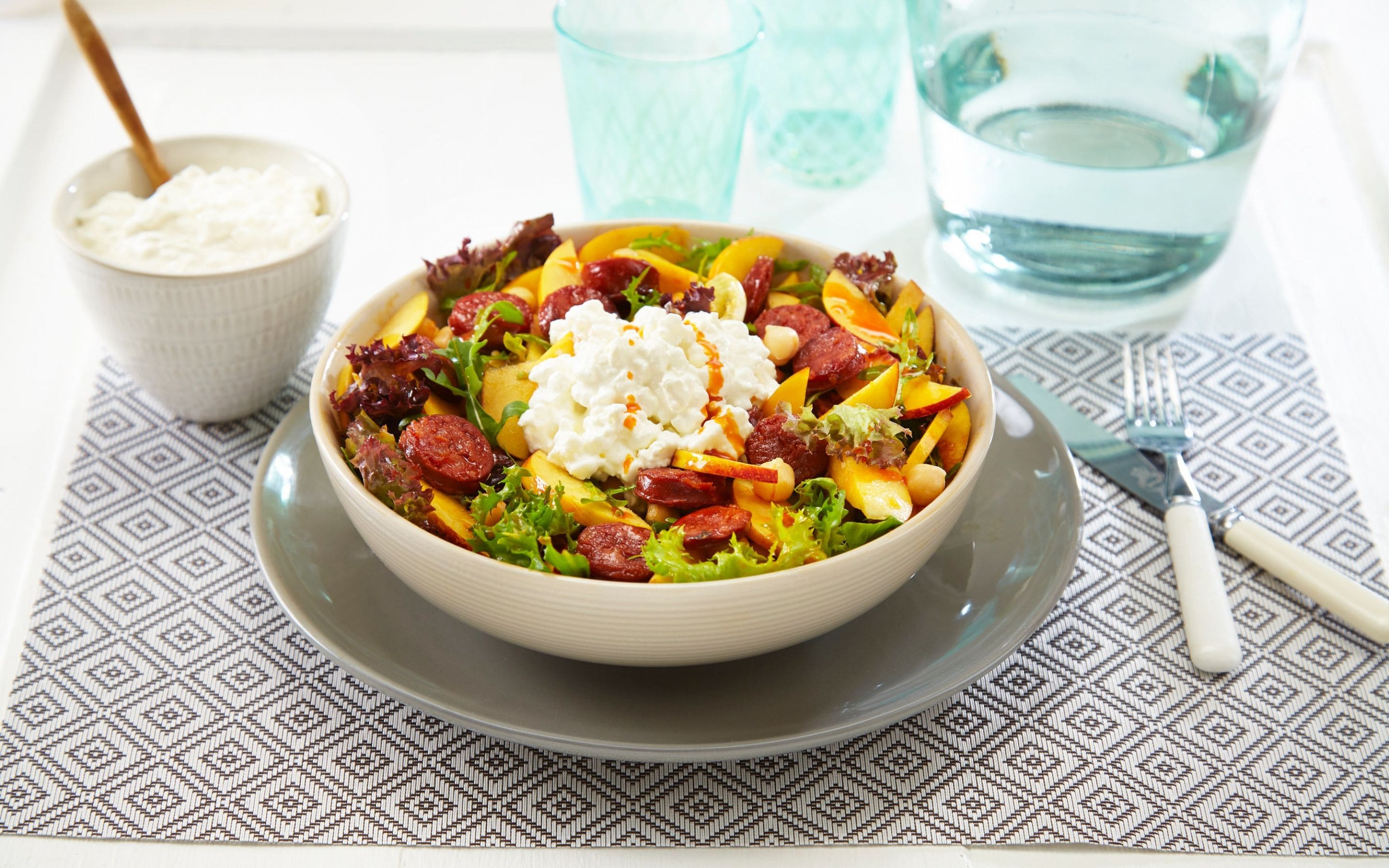 Chorizosalat med nektarin
