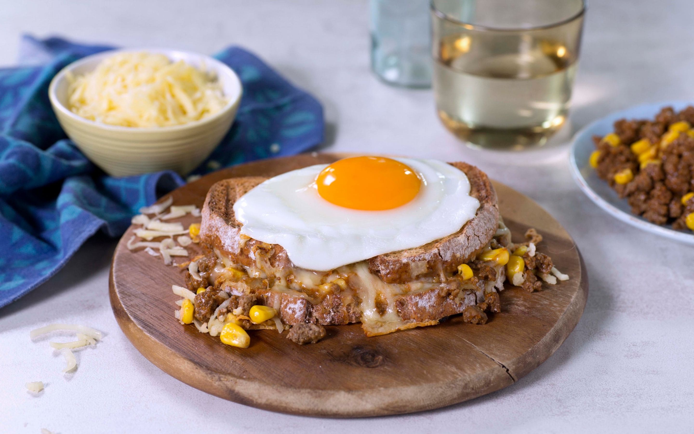 Croque madame med tacokjøtt