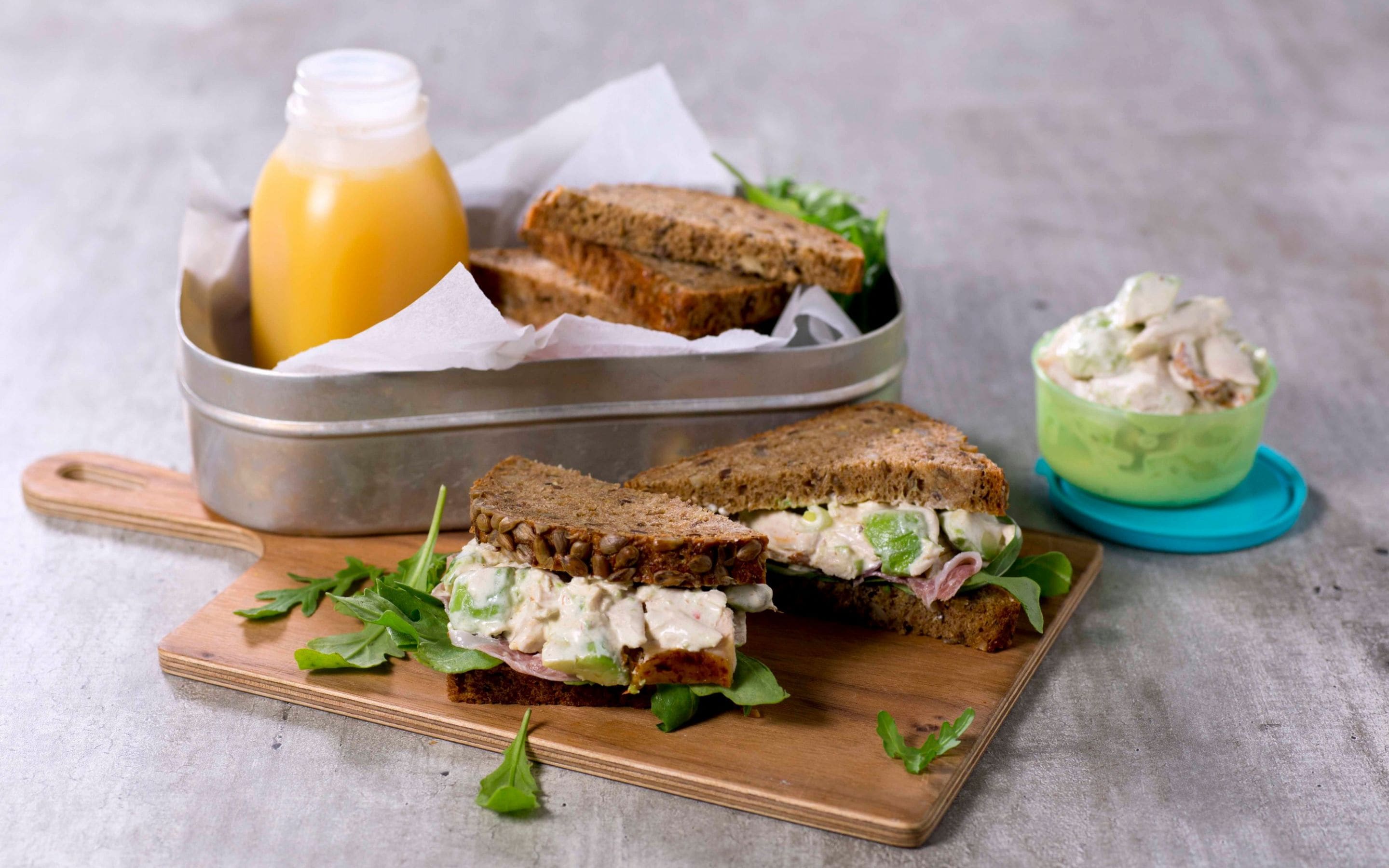 Sandwich med kylling- og avokadosalat