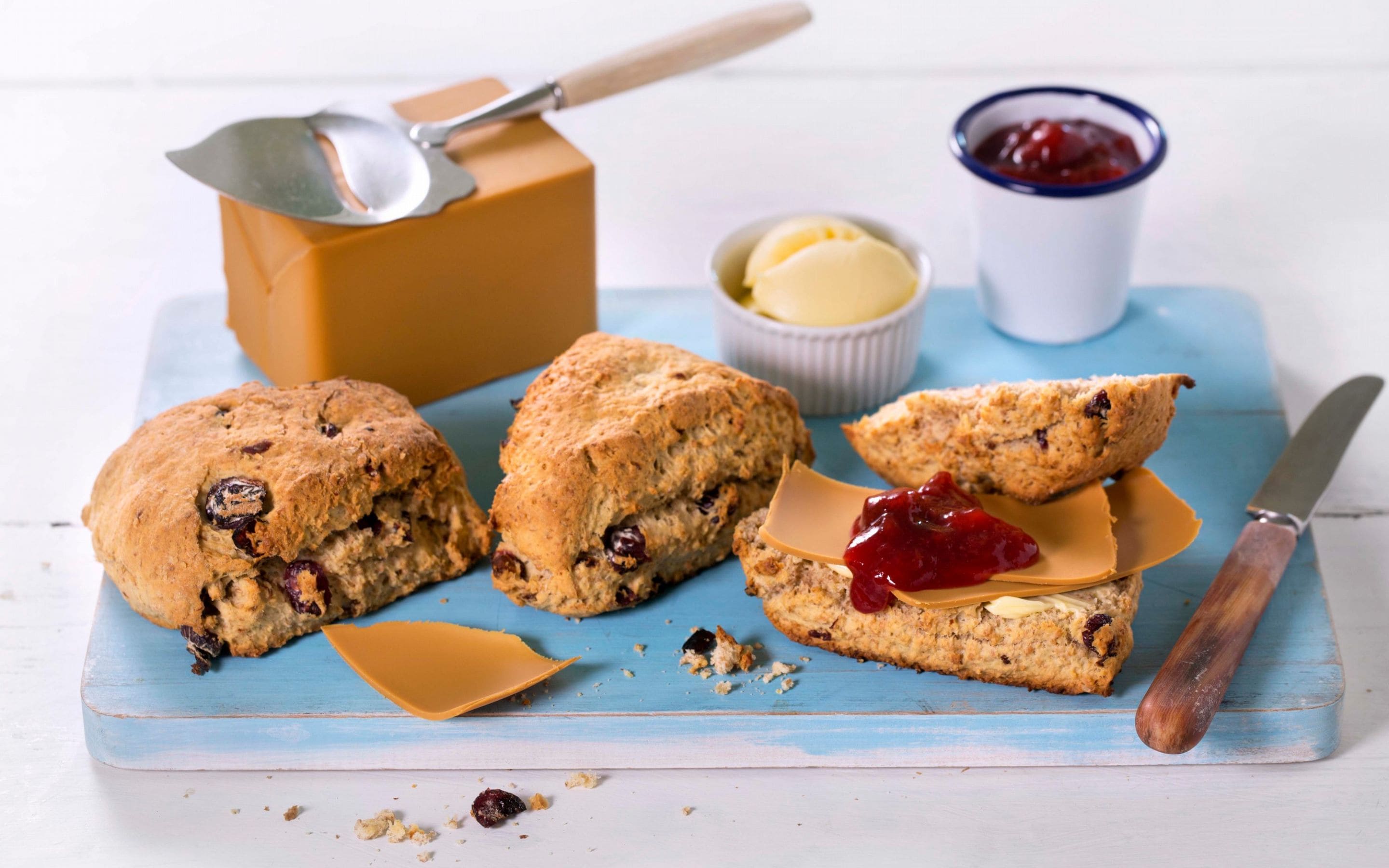Müsliscones med brunost