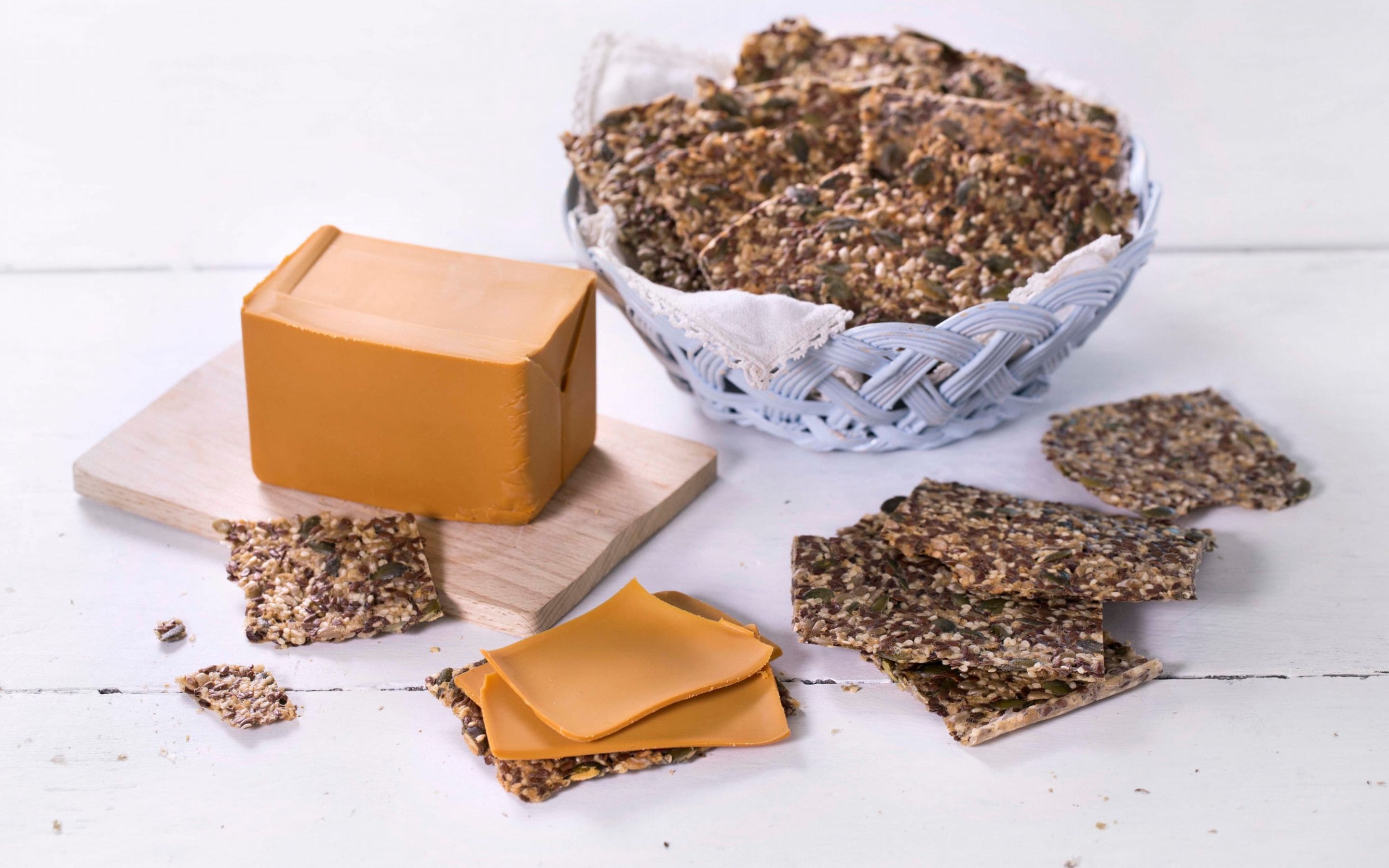 Hjemmelaget knekkebrød med frø