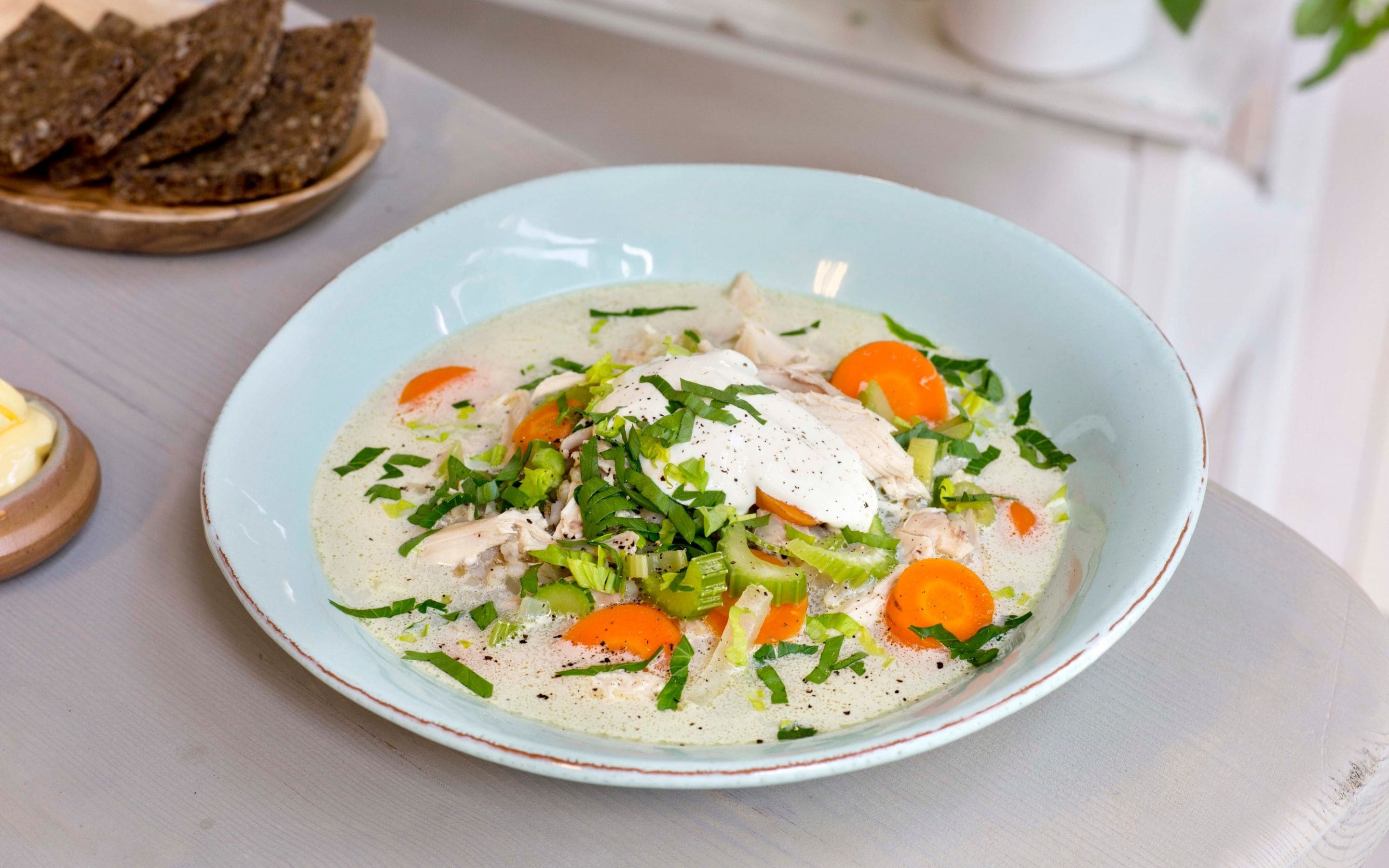 Kremet kyllingsuppe med hjemmelaget kraft