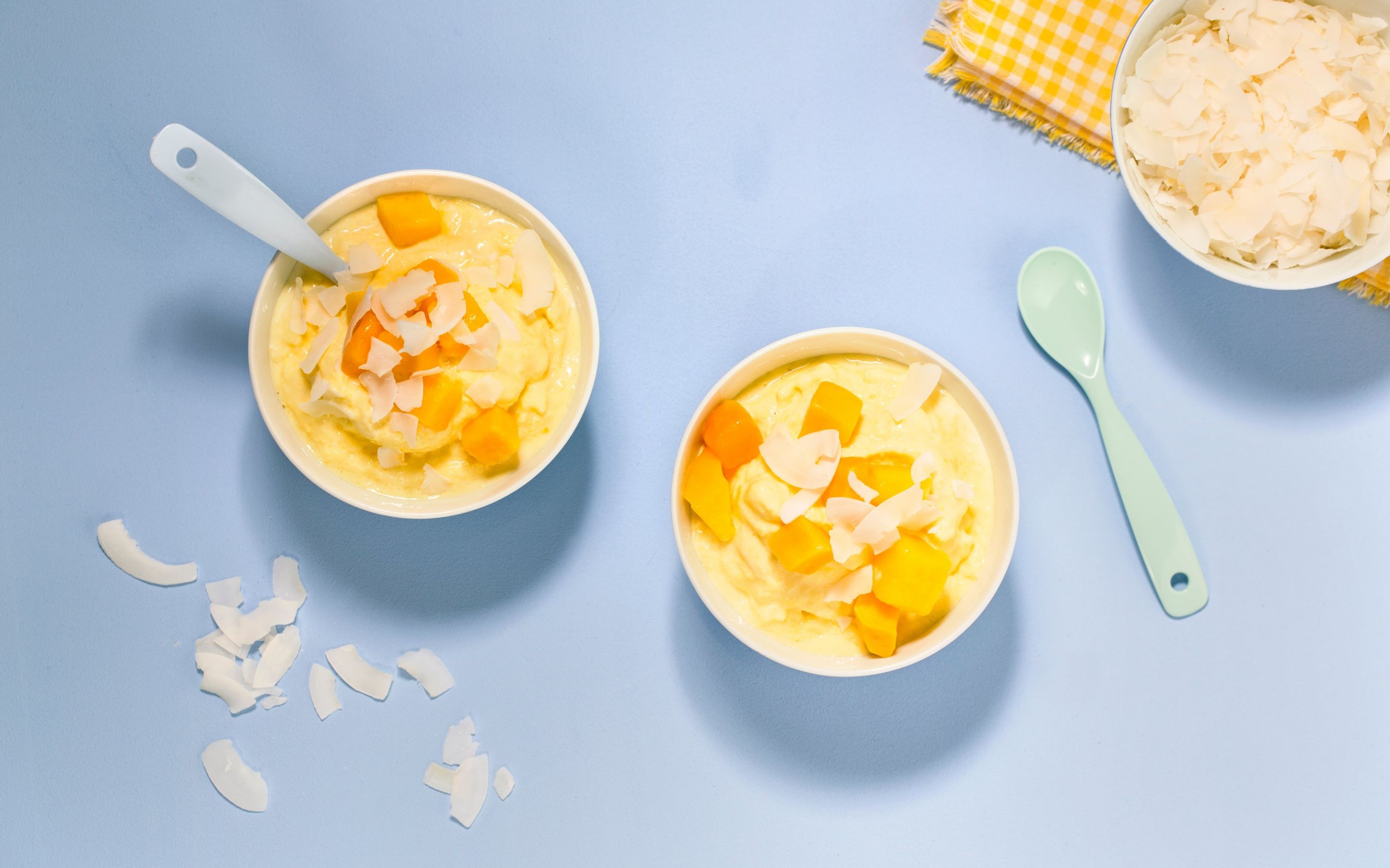 Frozen yoghurt med ingefær og mango