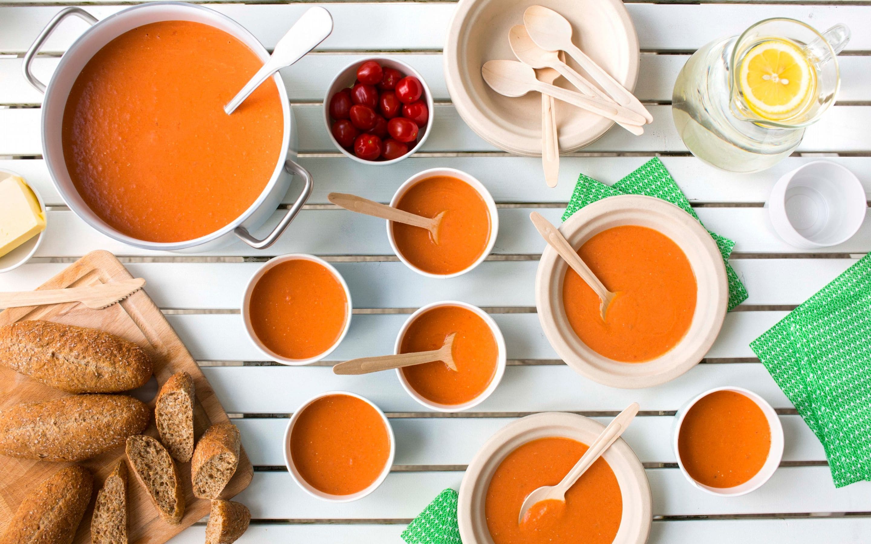 Enkel tomatsuppe til mange