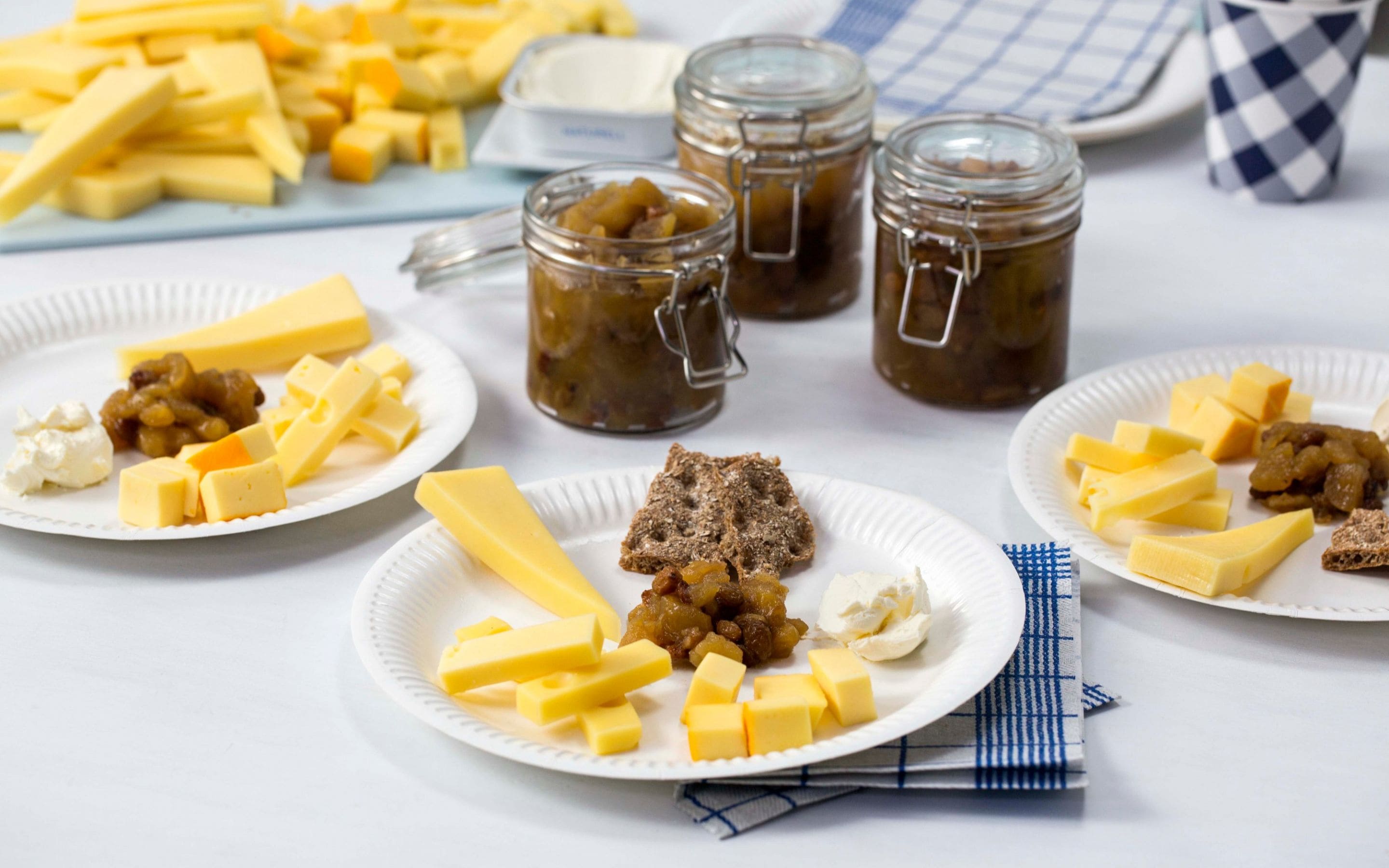 Ostetallerken med eplechutney