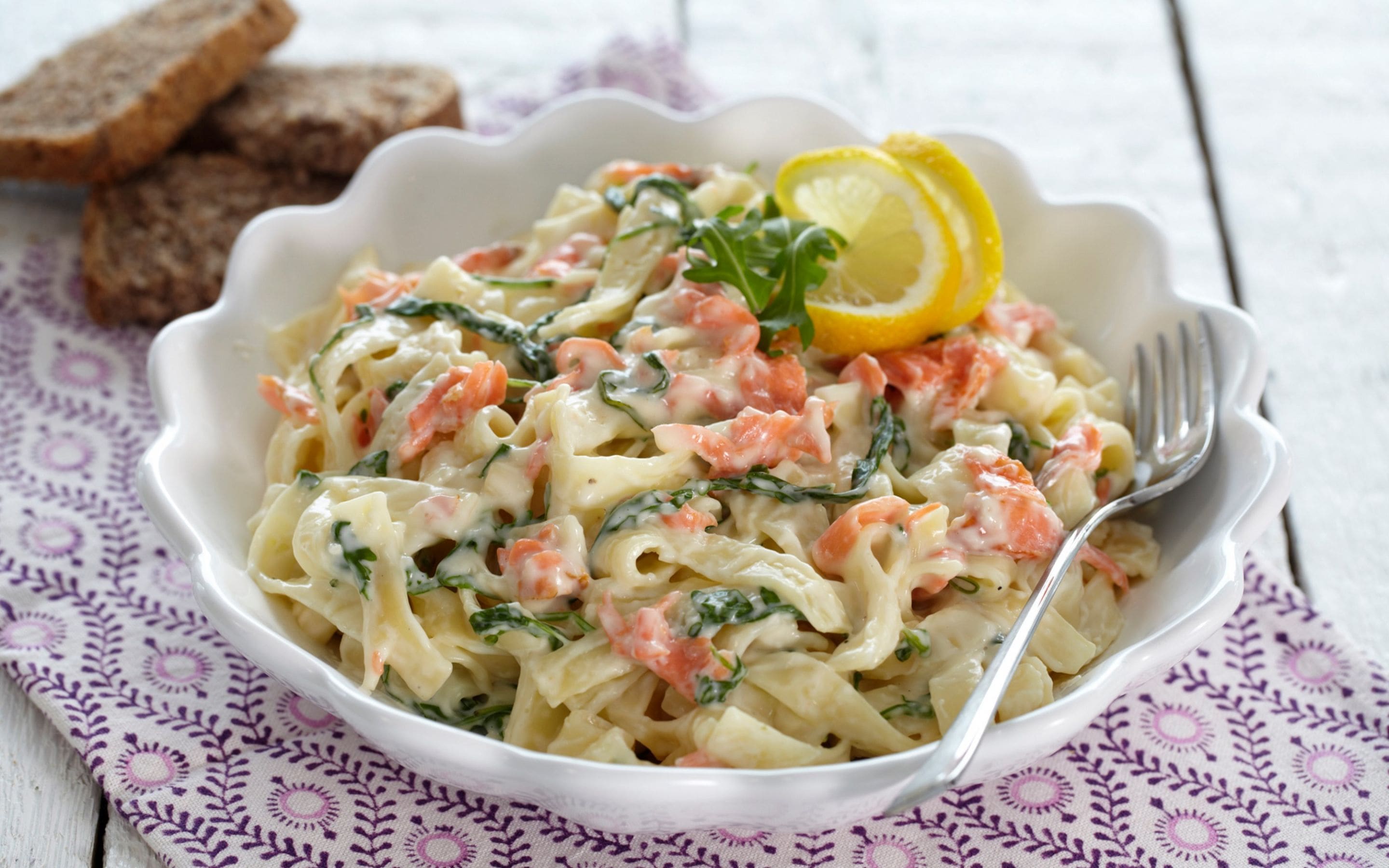 Laksepasta med spinat
