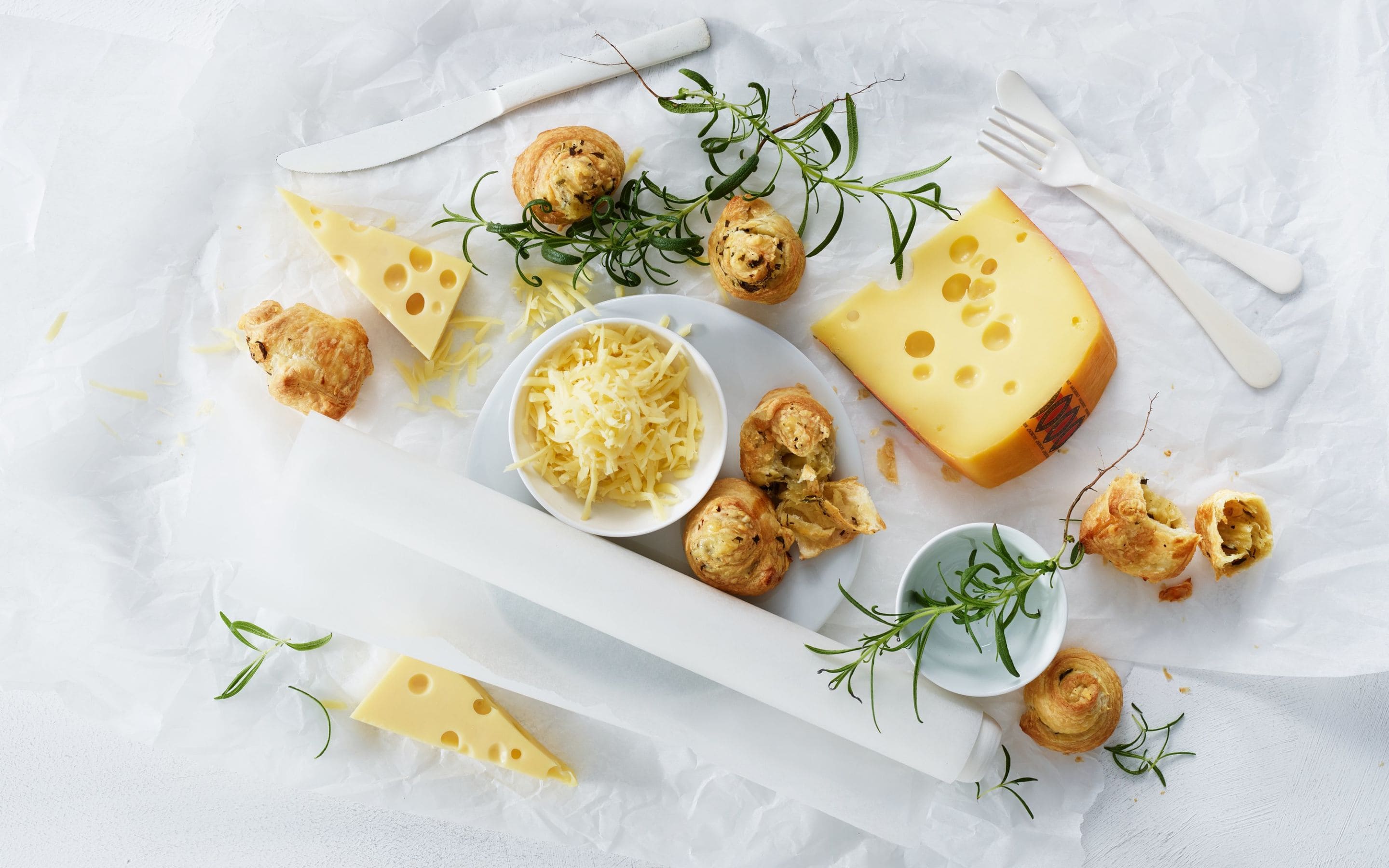Smørdeigsnurrer med Jarlsberg® og rosmarin