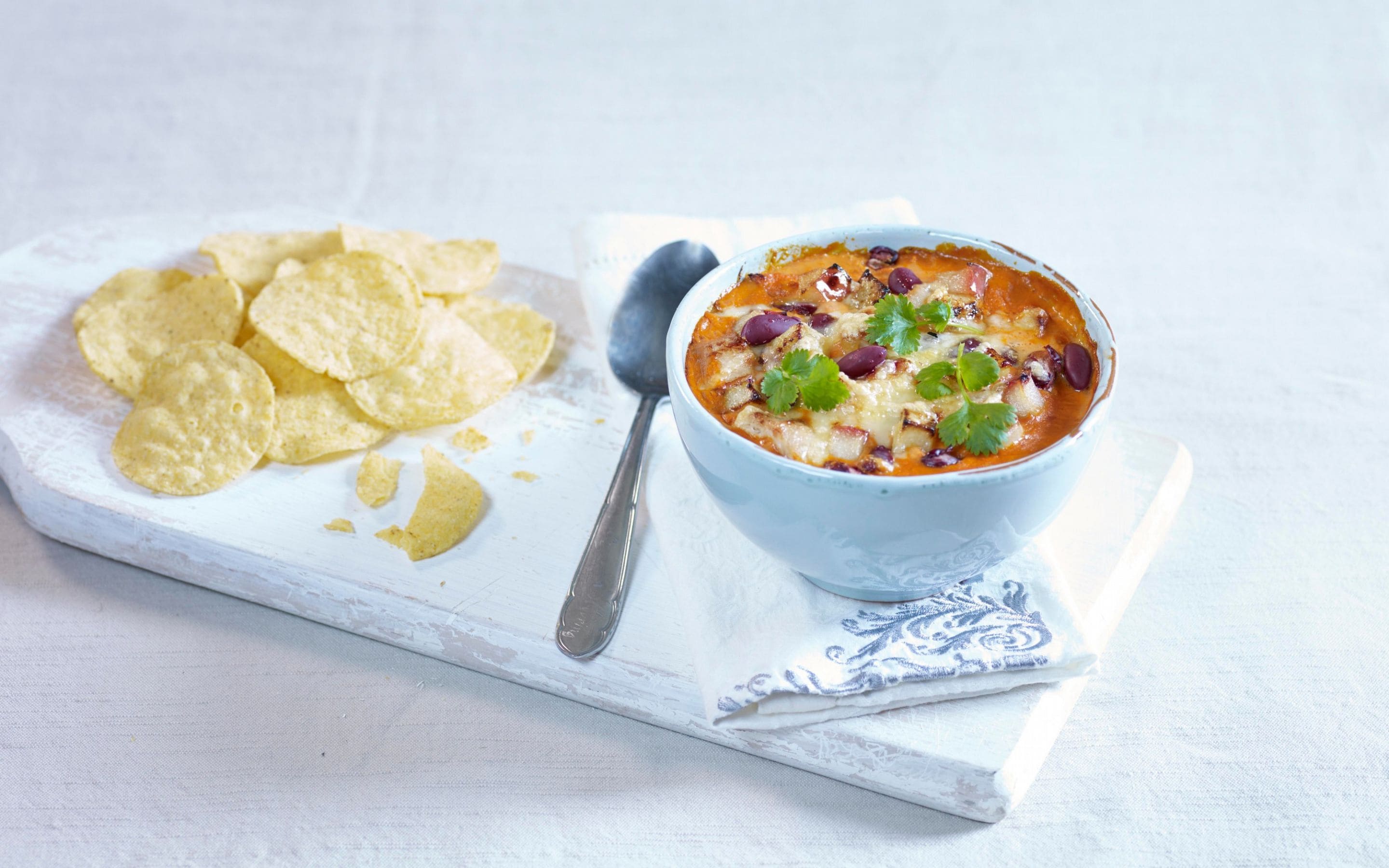 Gratinert tomatsuppe med tortillachips