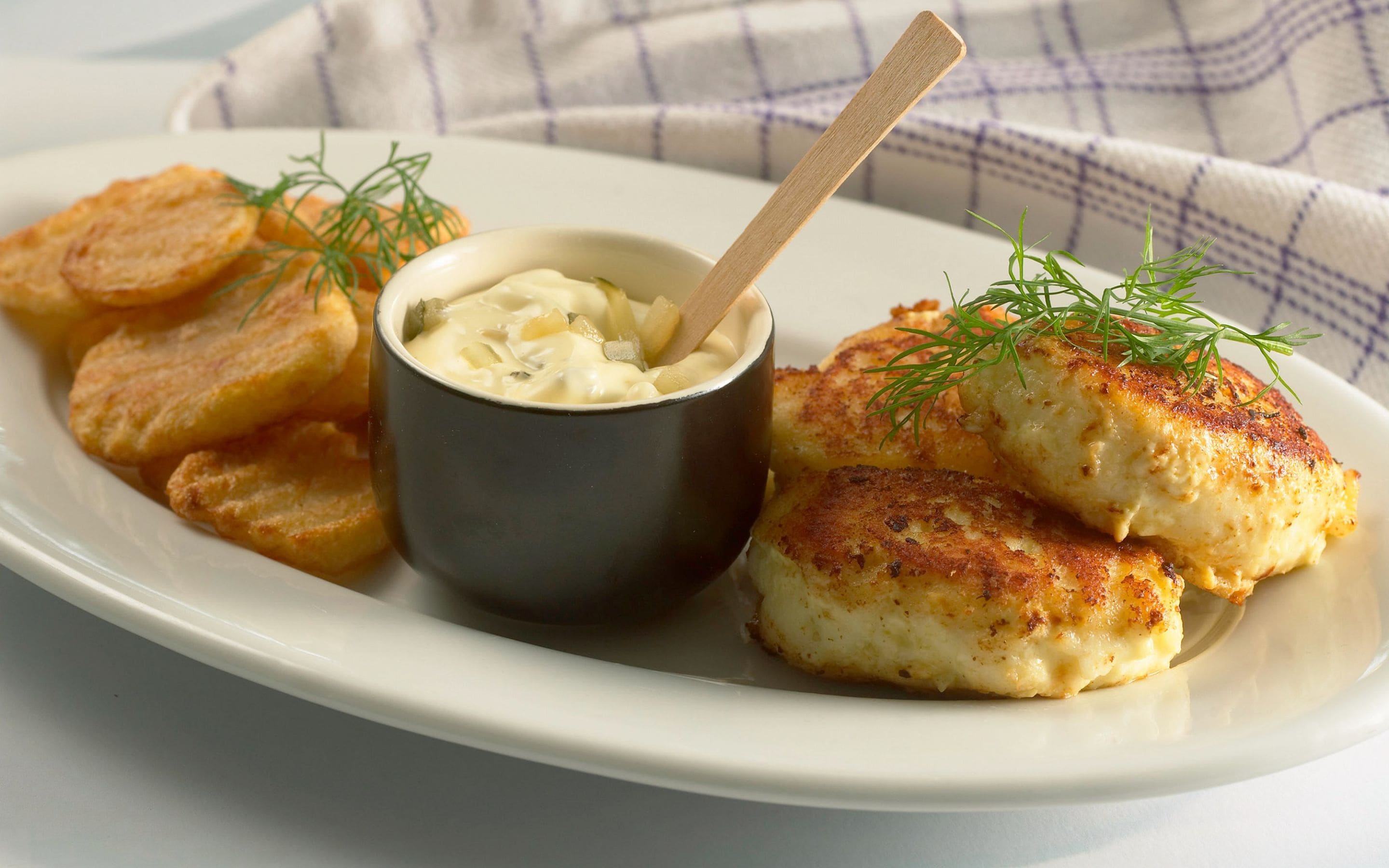 Fiskefrikadeller med remulade