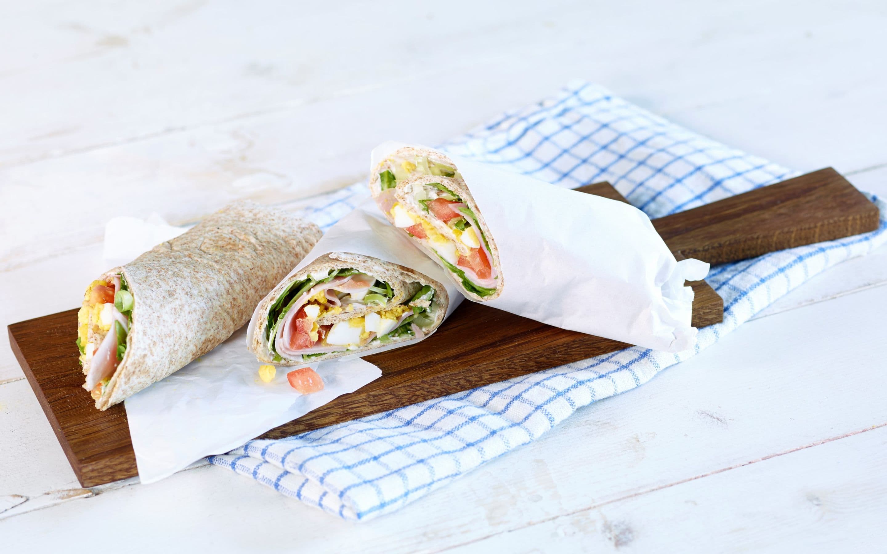 Wraps med kremost, egg og skinke