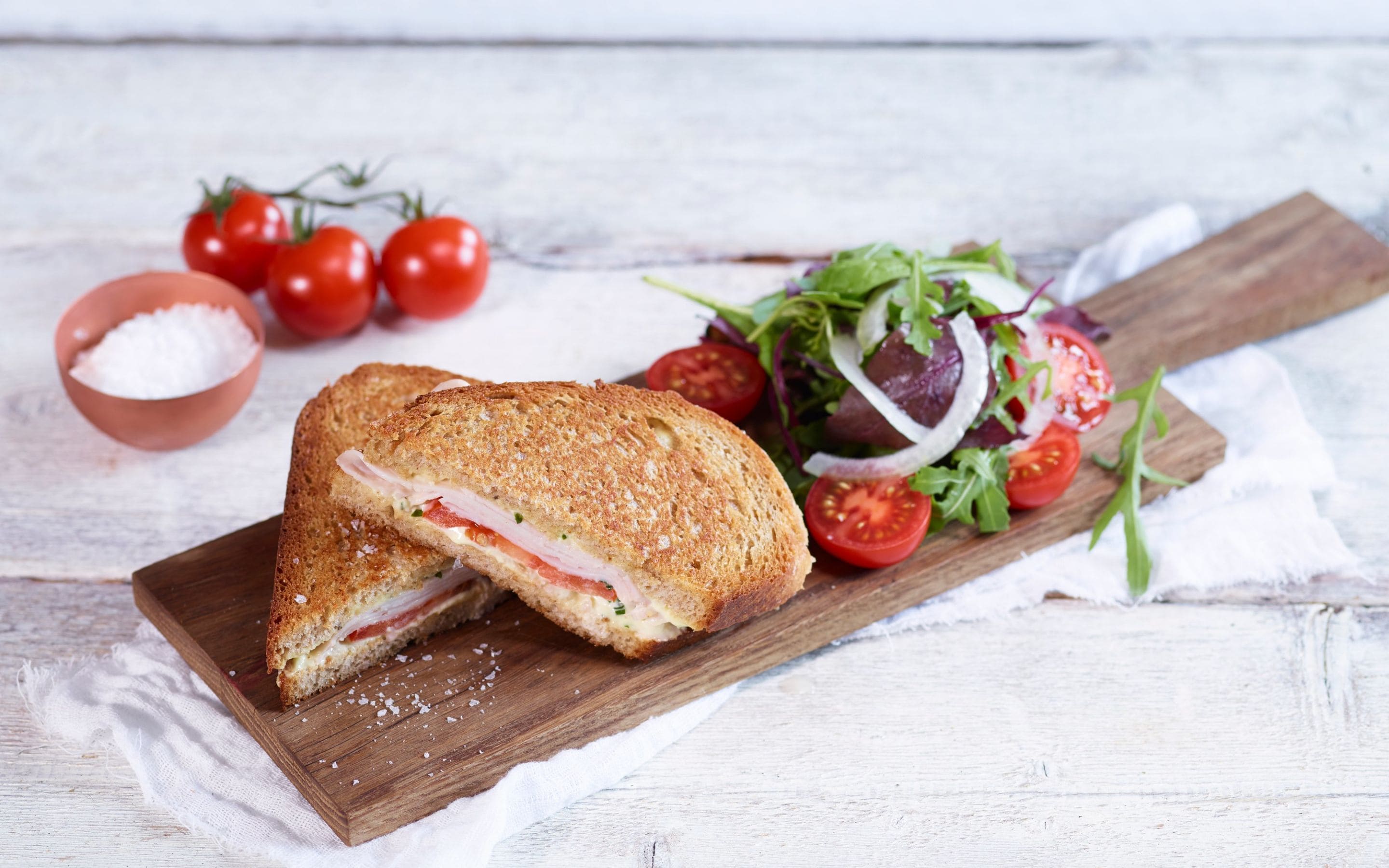 Panini med kalkun og tomat