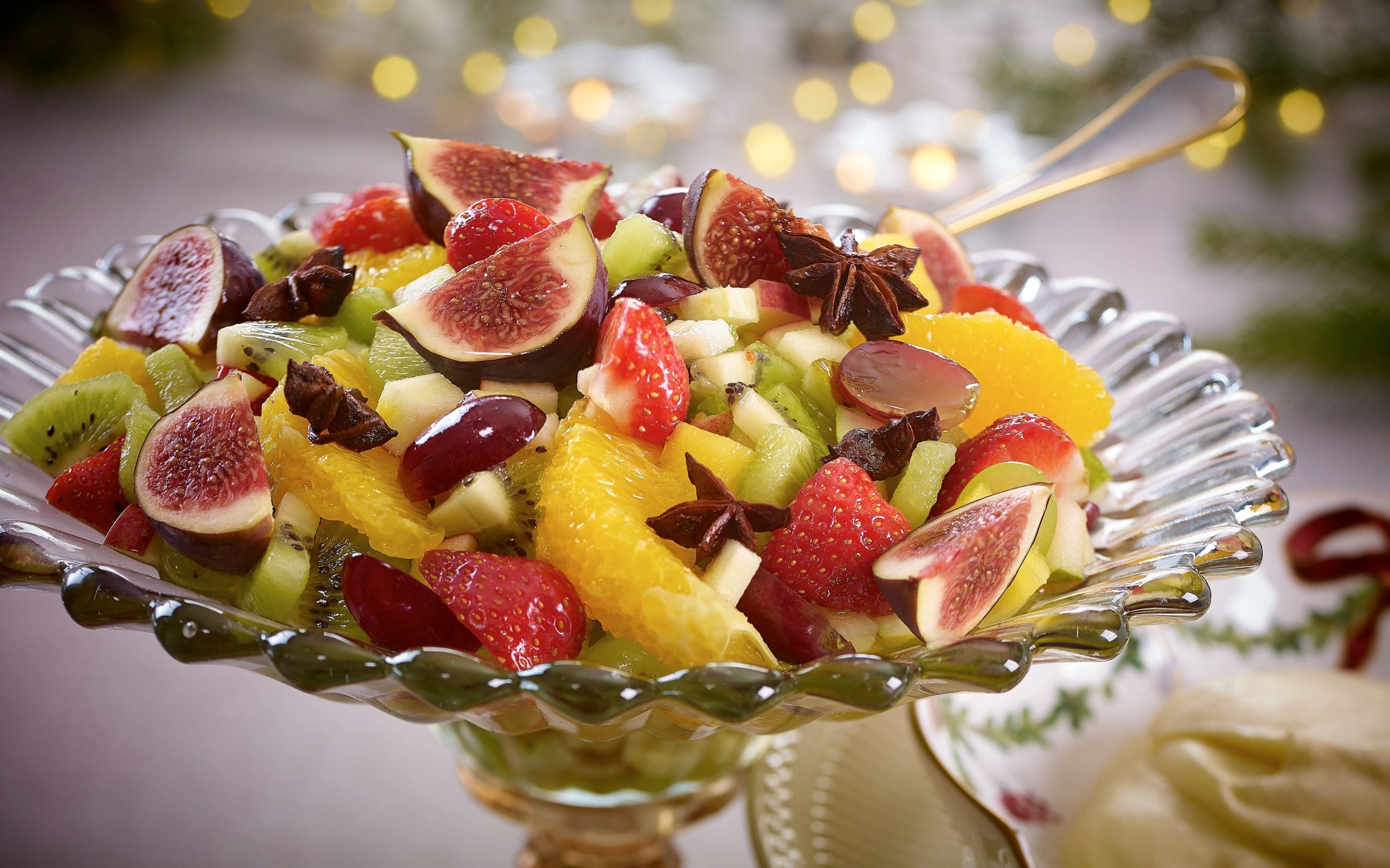 Fruktsalat med råkrem