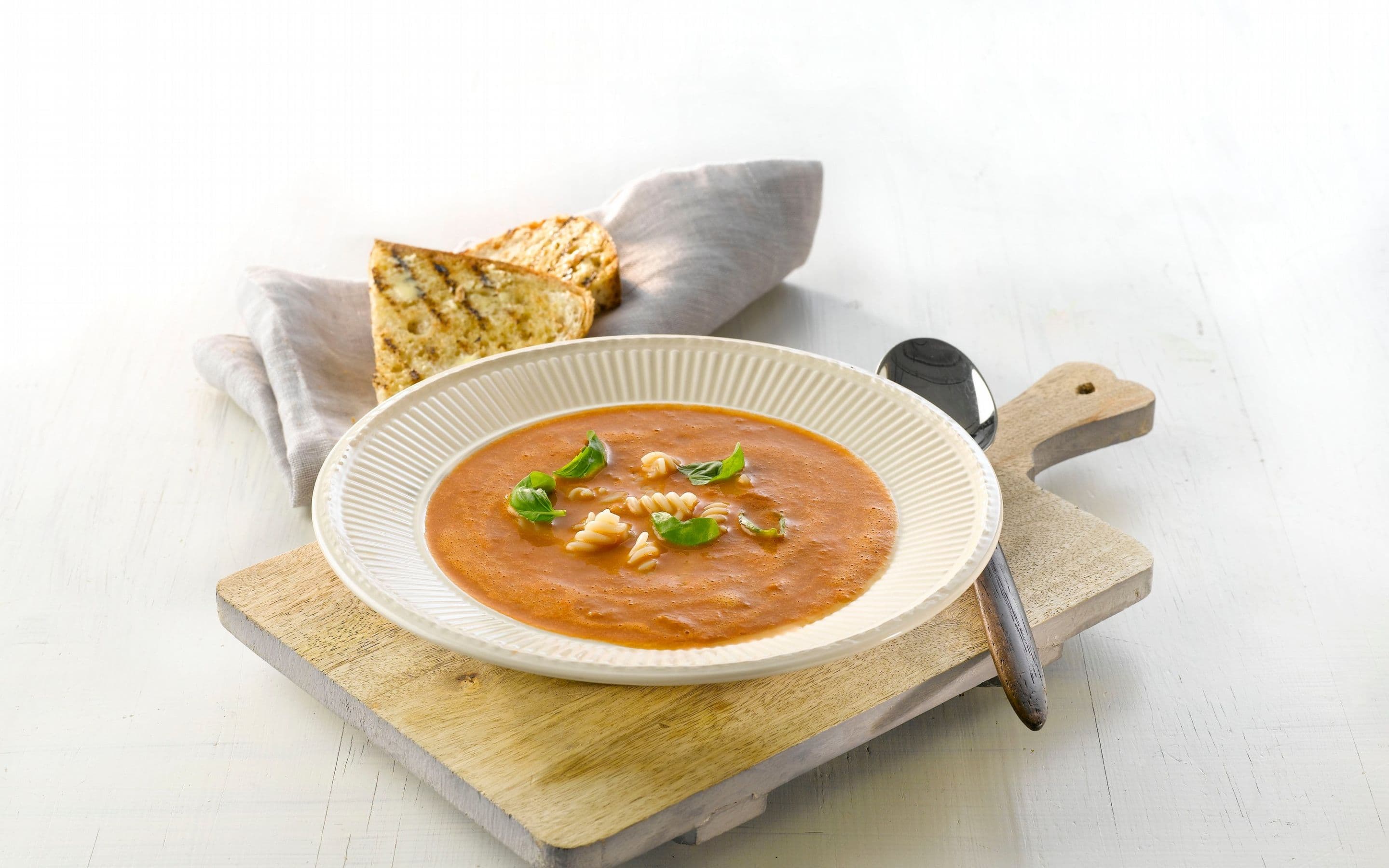 Tomatsuppe med pasta