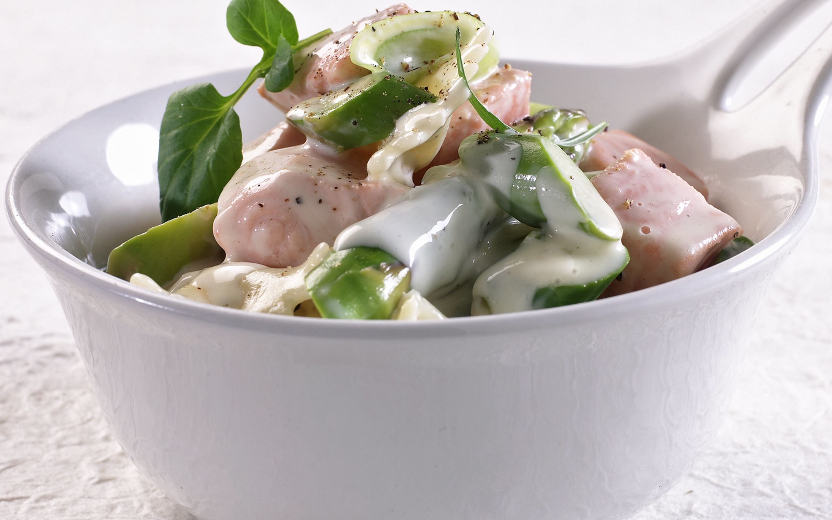 Pasta med asparges og laks