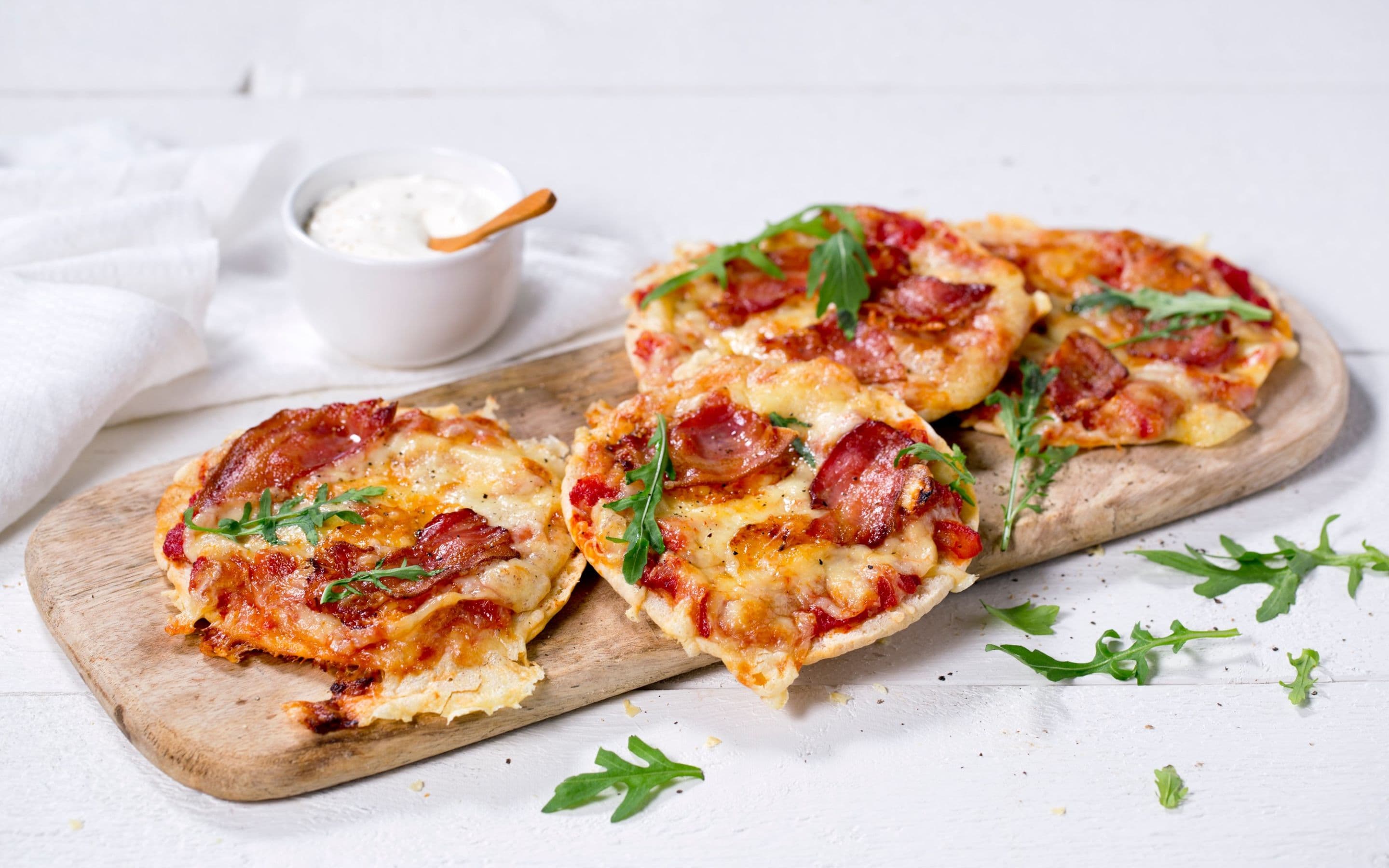 Pita-pizza med bacon