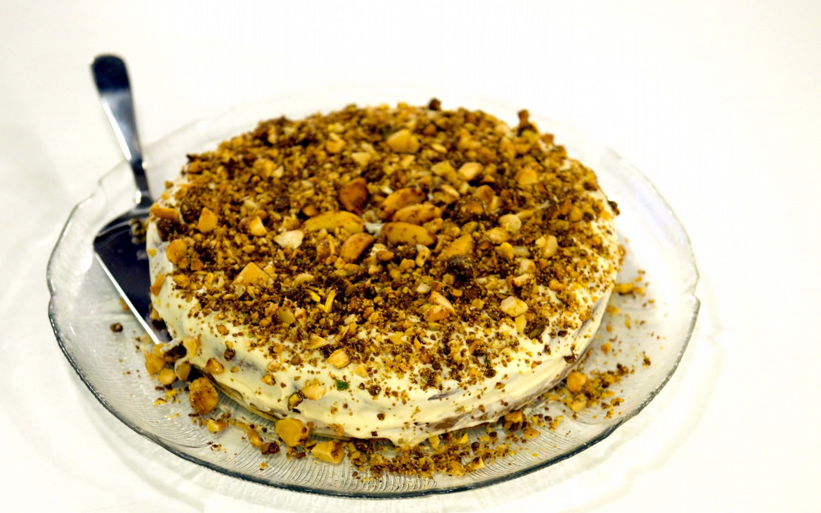 Ostekake med lønnesirup og karamelliserte nøtter