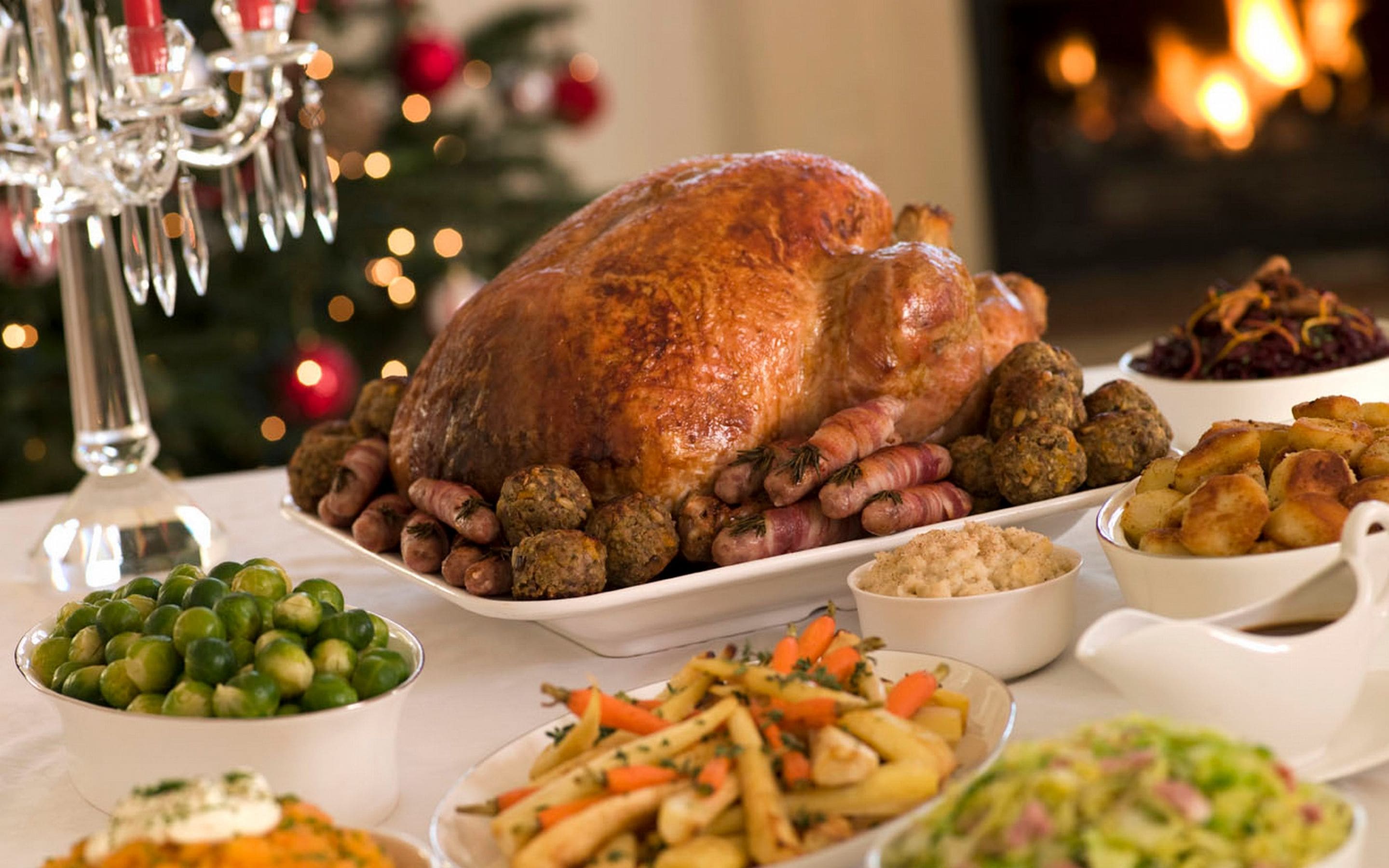 Helstekt kalkun med baconstuffing og portvinsaus