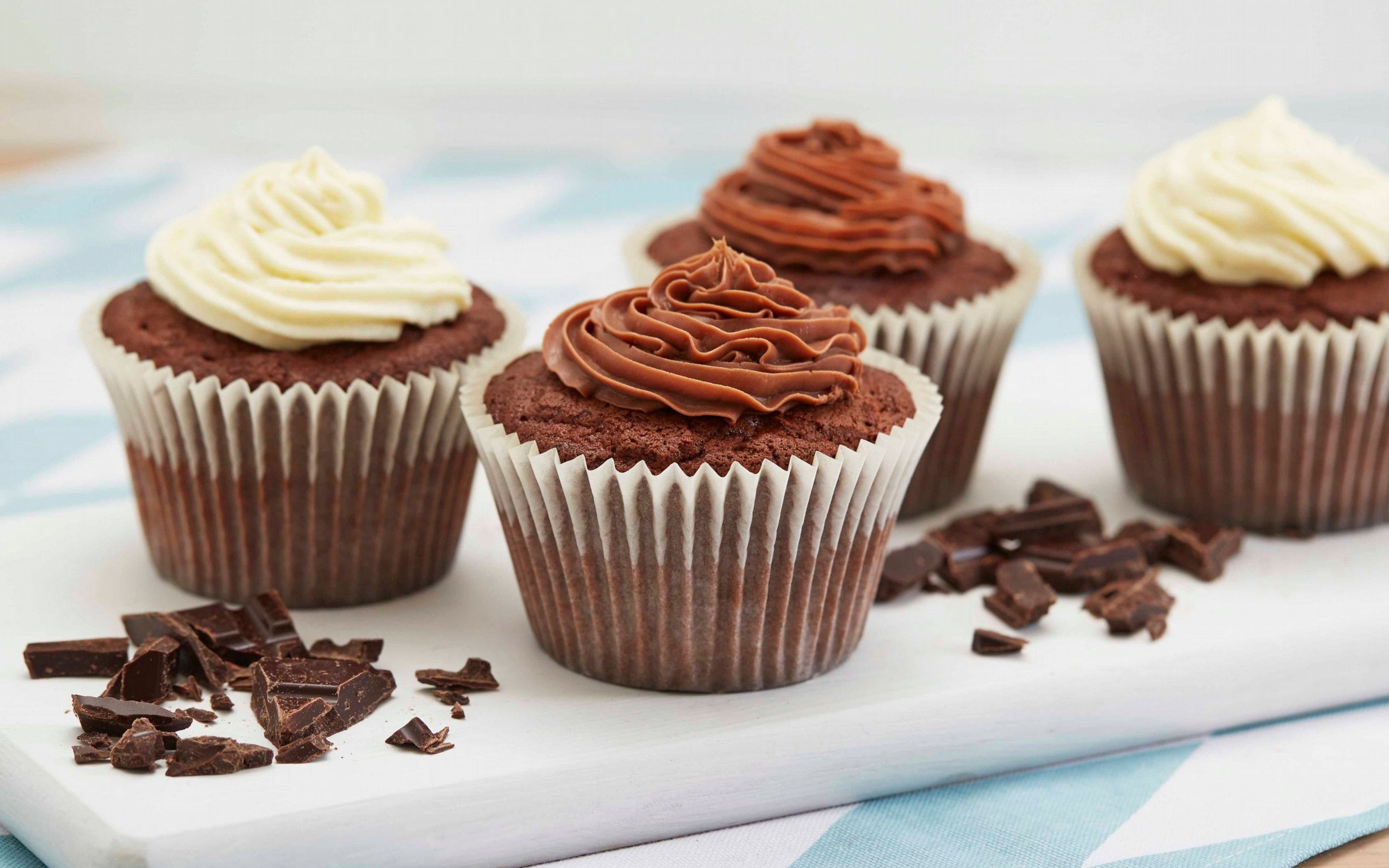 Cupcakes med hvit sjokoladetopping