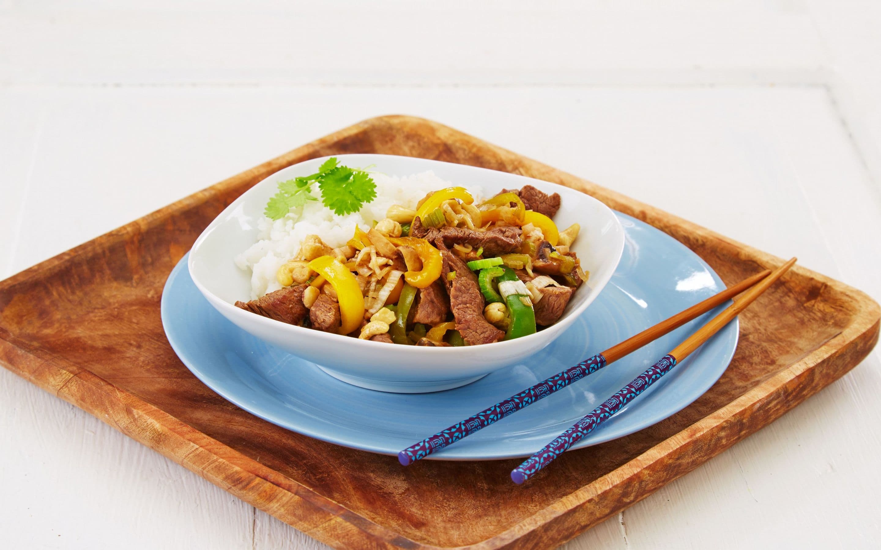 Rask wok med biff og cashewnøtter