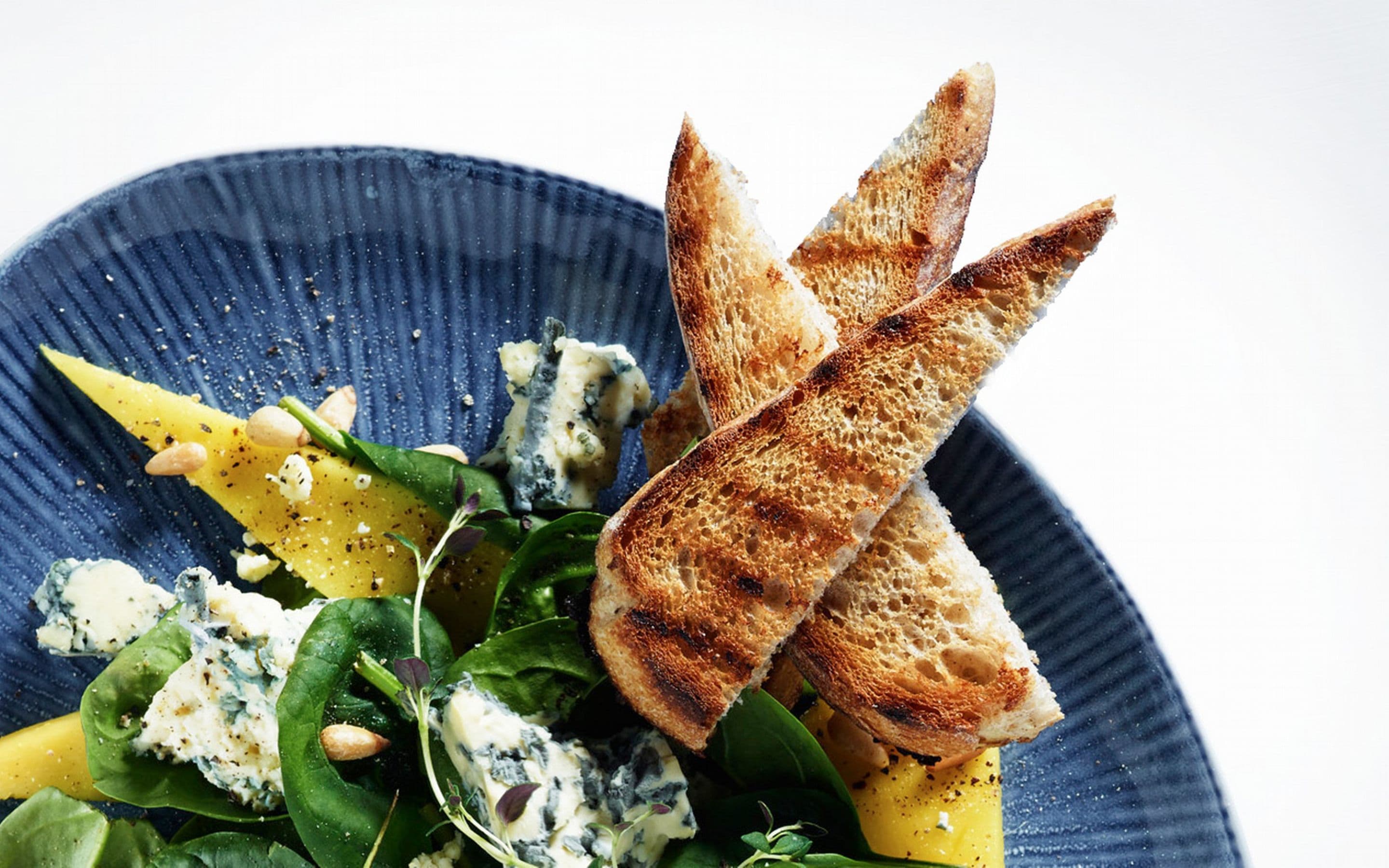 Selbu Blå med mangosalat