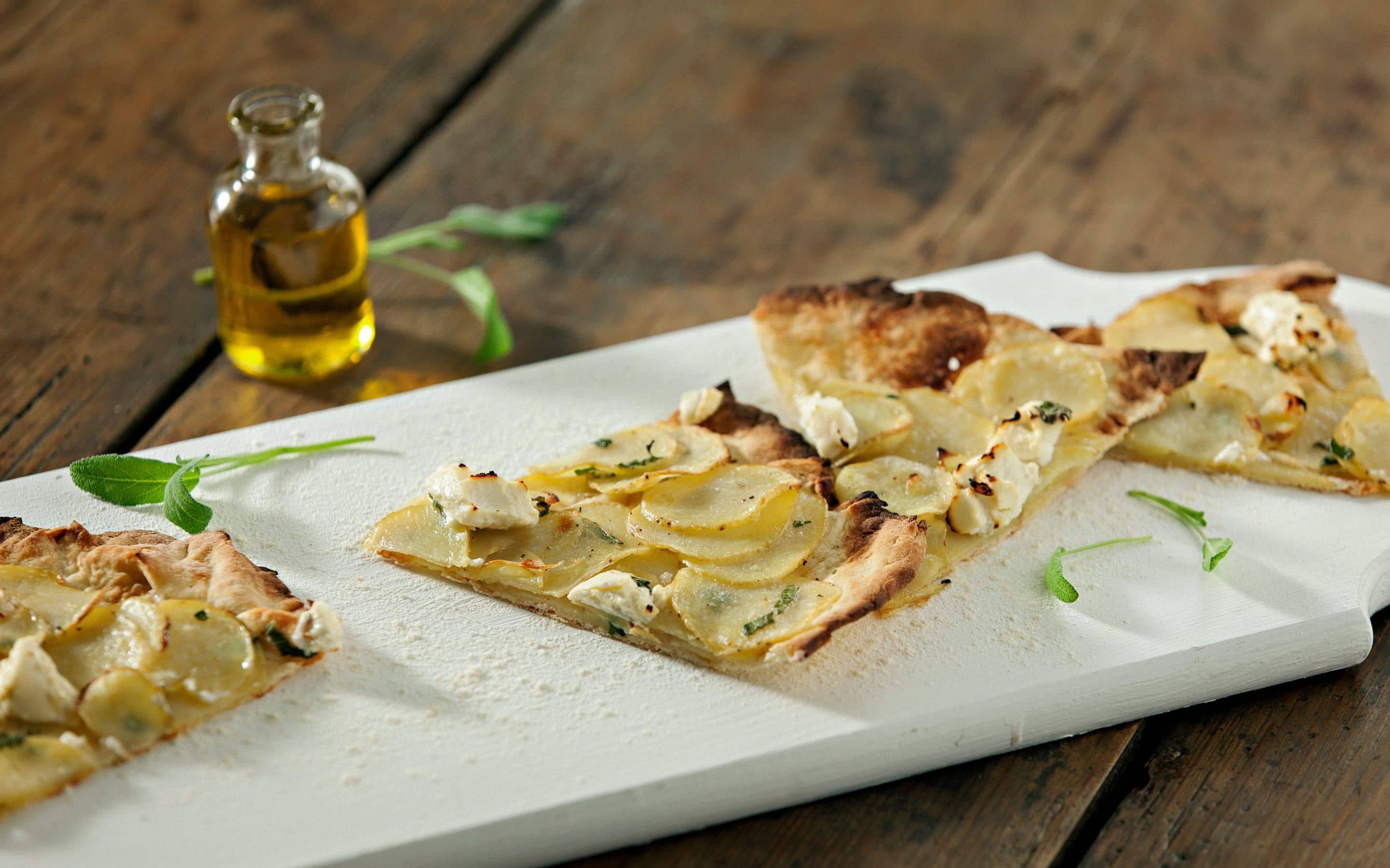 Potetpizza med Snøfrisk og salvie