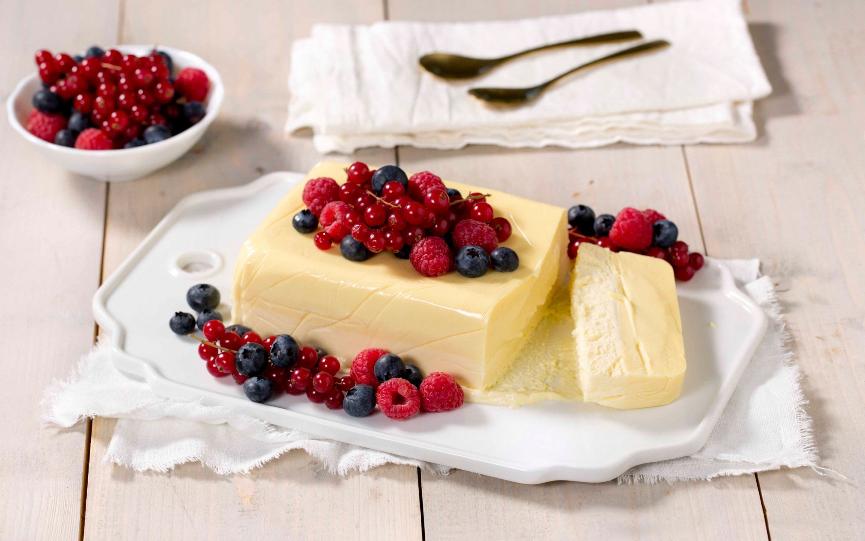 Semifreddo med hvit sjokolade
