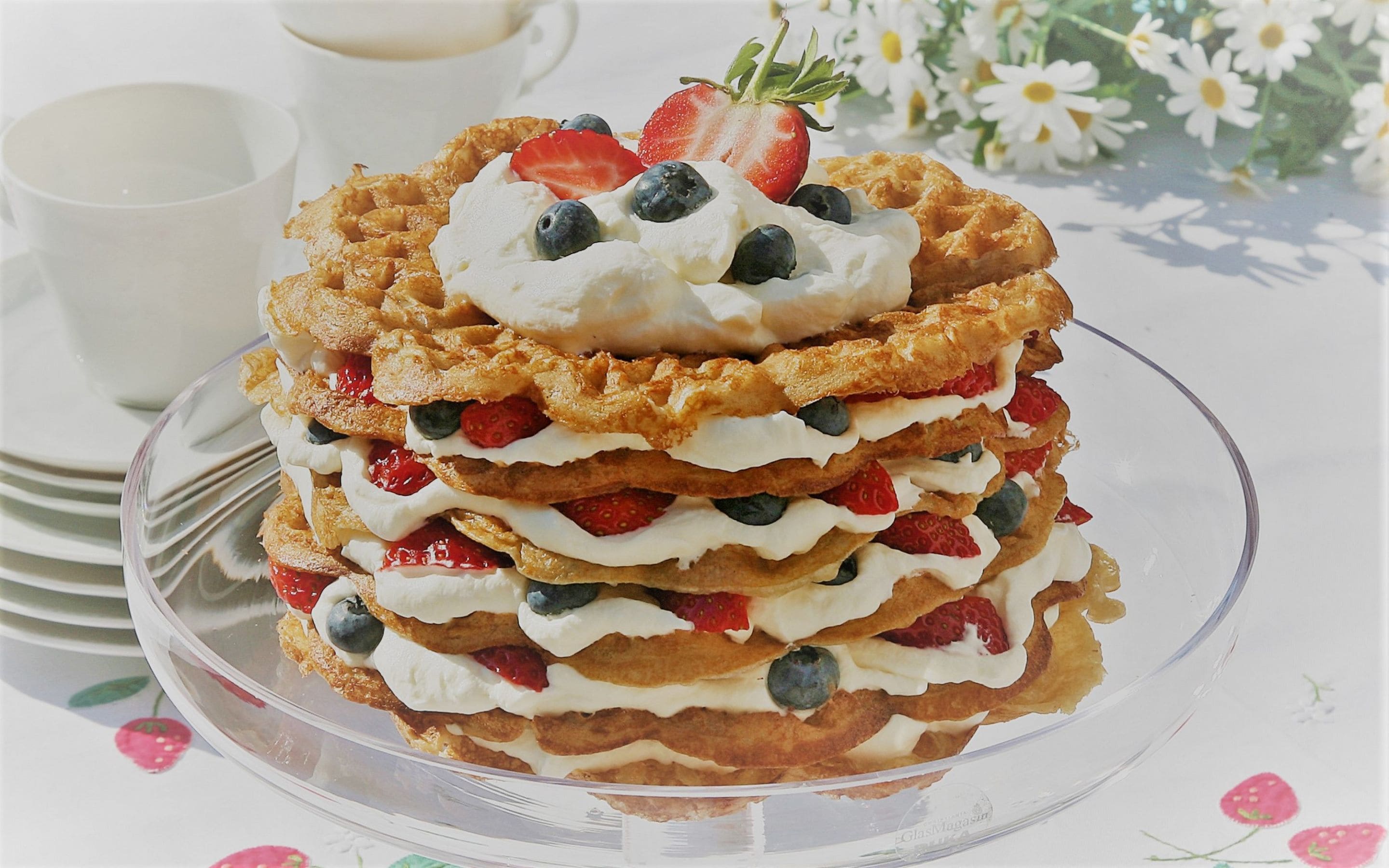 Vaffelbløtkake med bær