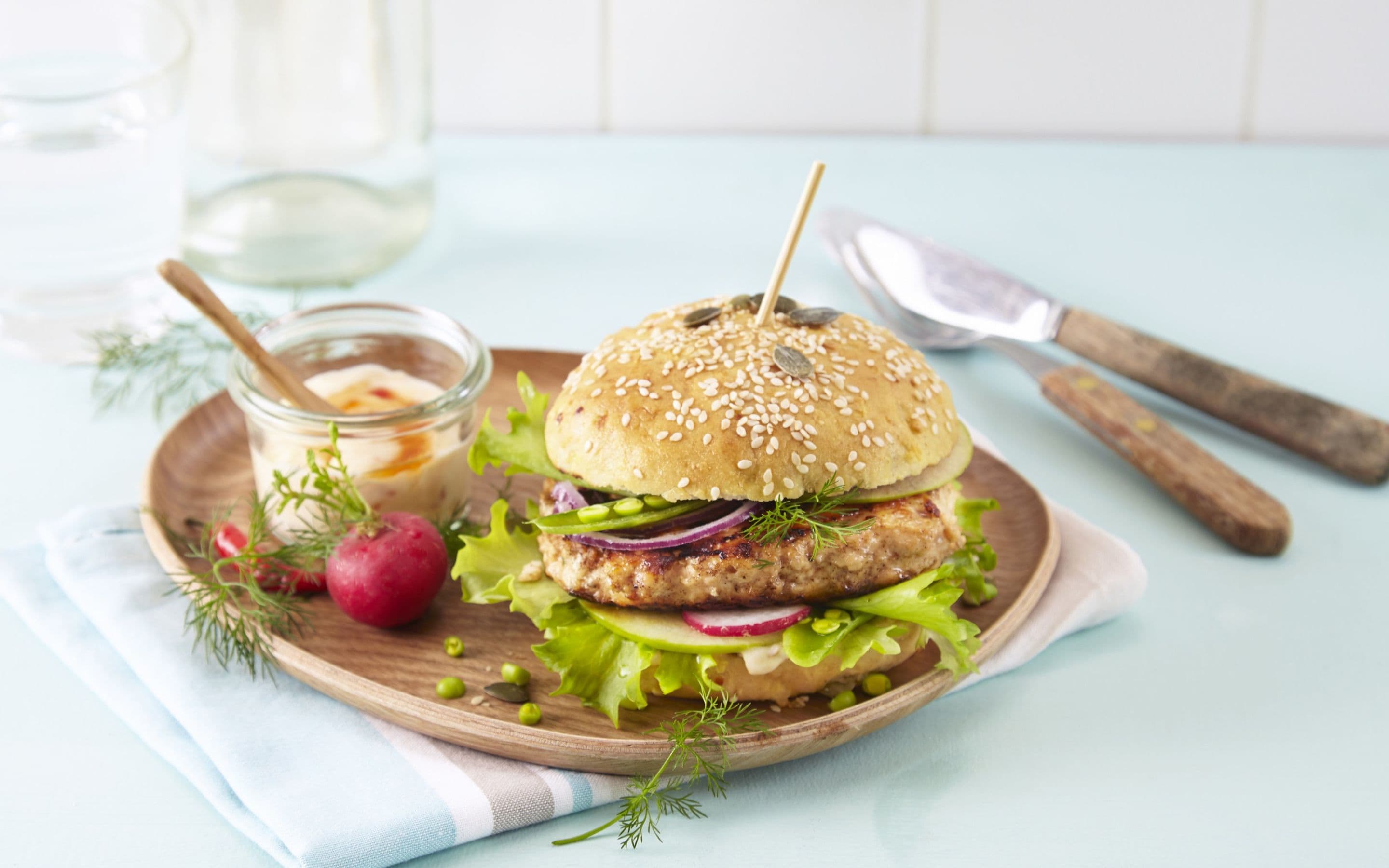 Lakseburger med Cottage Cheese og sweet chilidressing