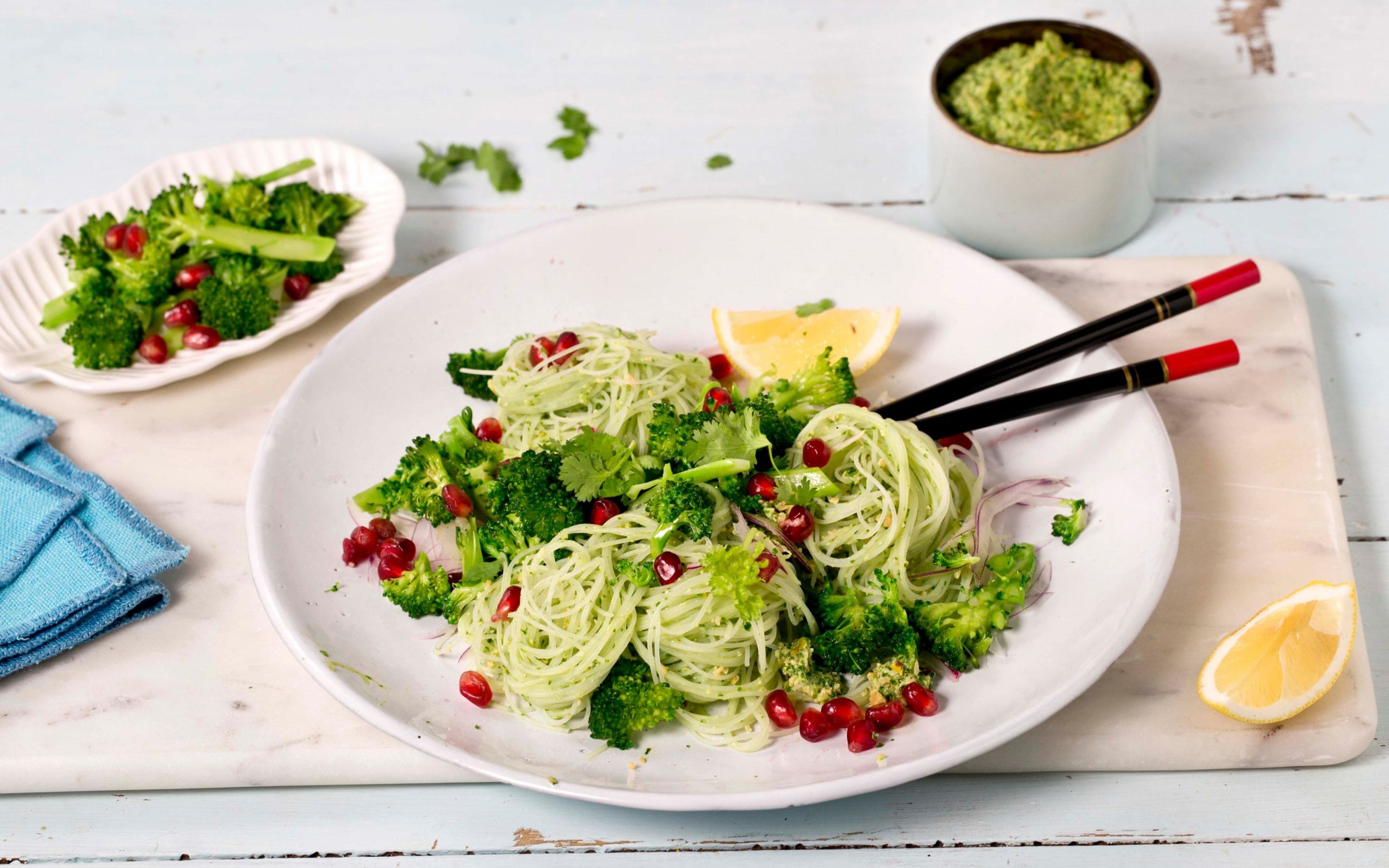 Nudler med pesto av grønnkål og Kesam®